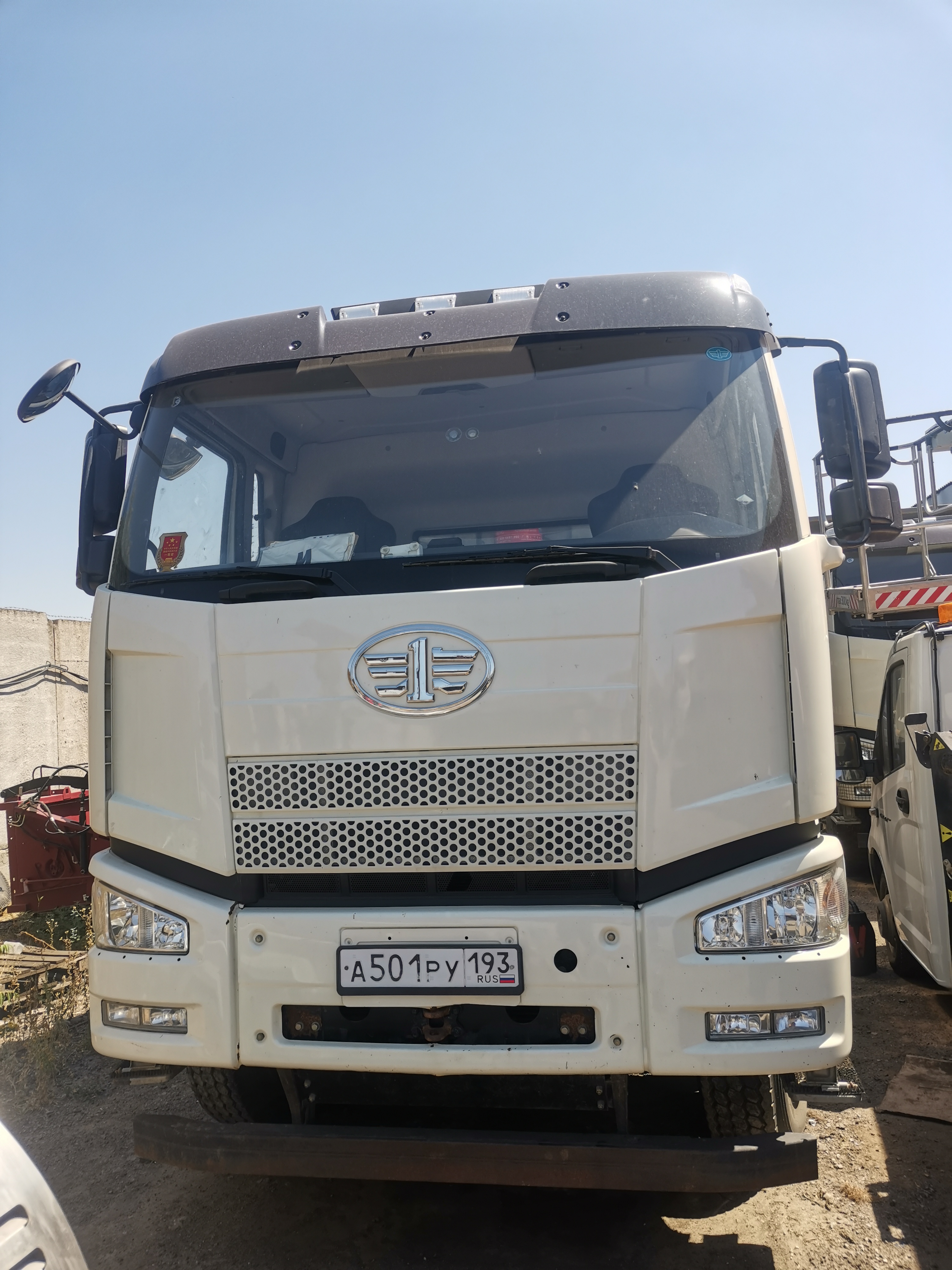 J6 8x4 Самосвал