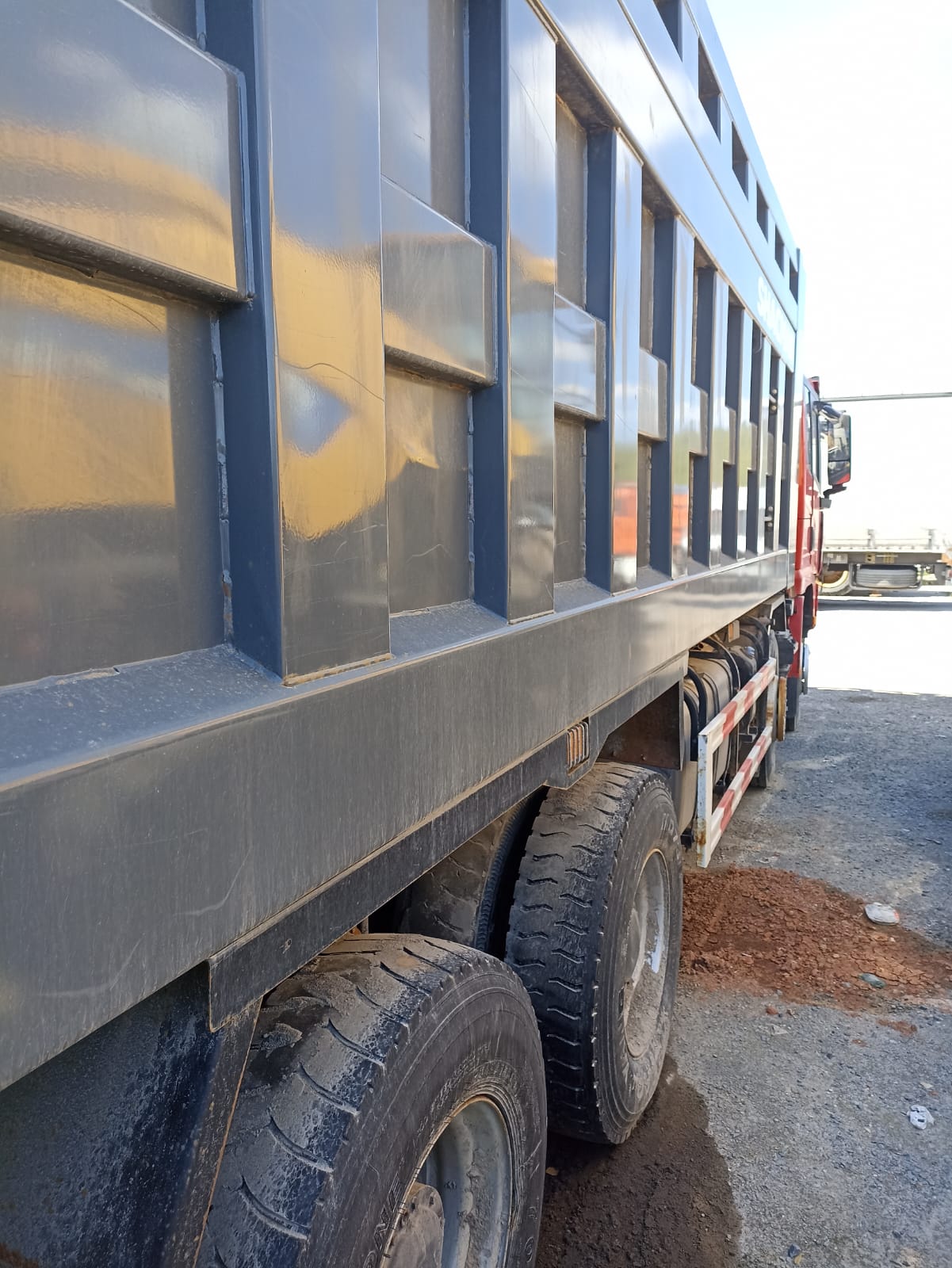SX* 8x4 Самосвал