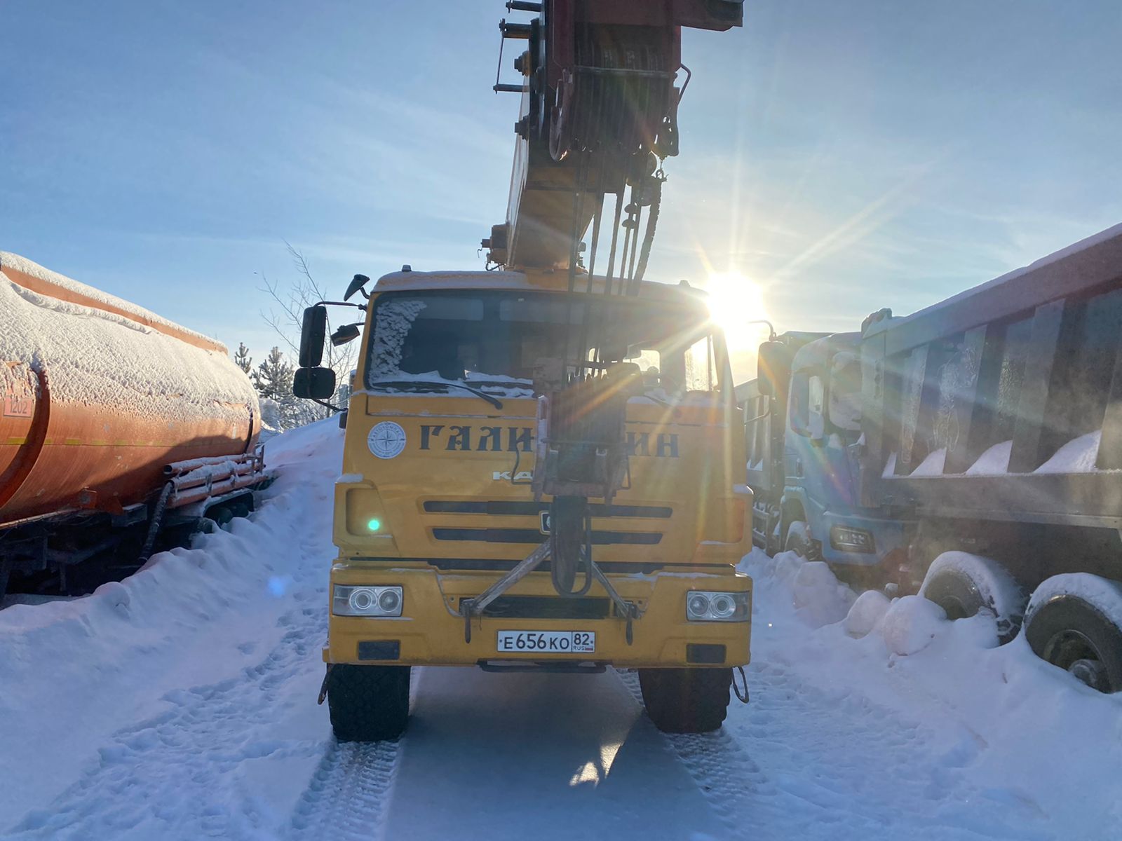 КС-55713* на шасси КамАЗ 43118 6x6 Автокран