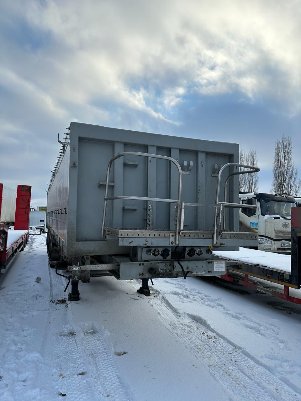 DB4 Полуприцеп зерновоз