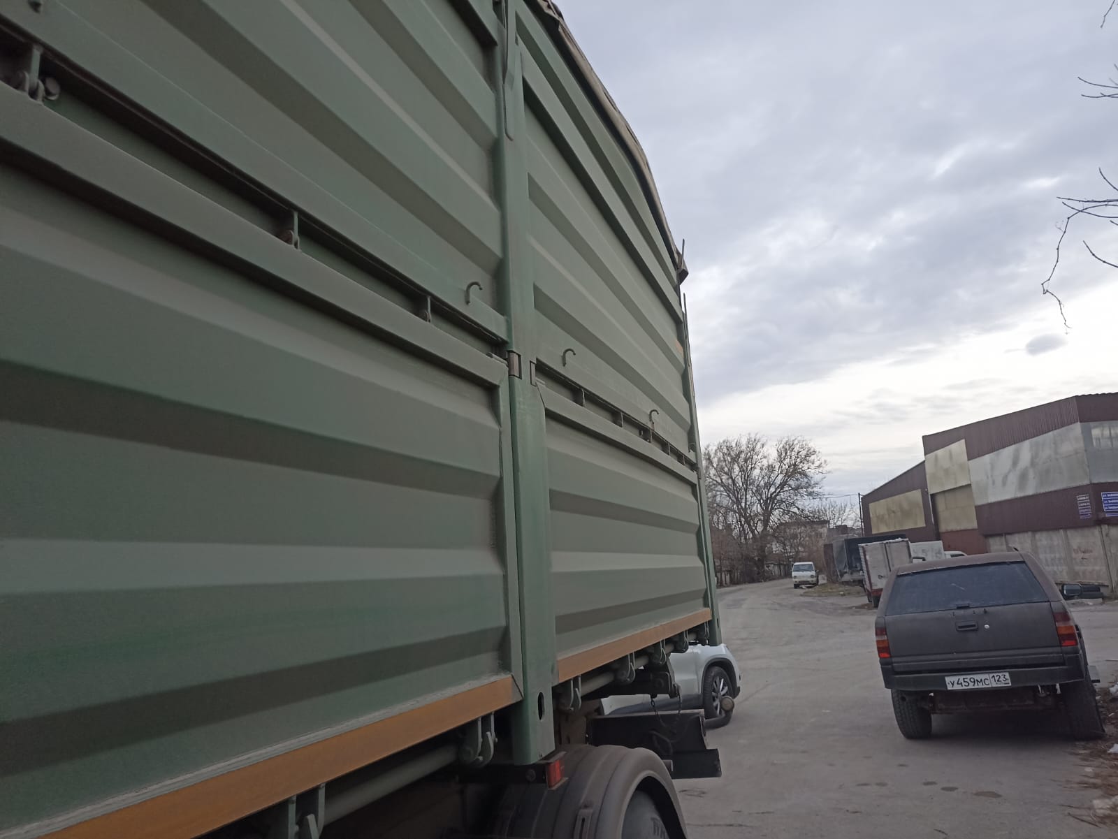 8596* Прицеп зерновоз