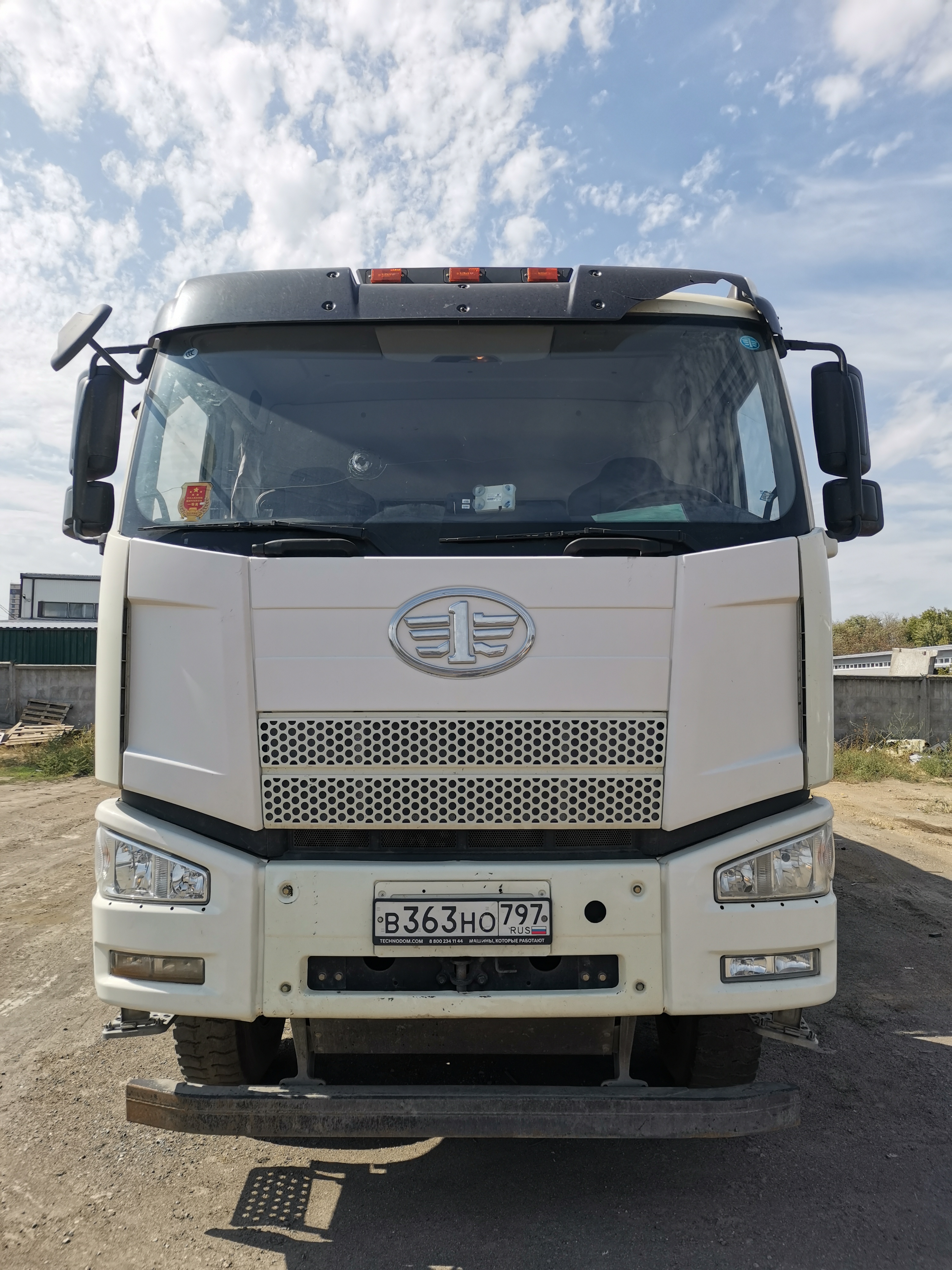 5589* на шасси FAW CA 3250 6x4 Зерновоз