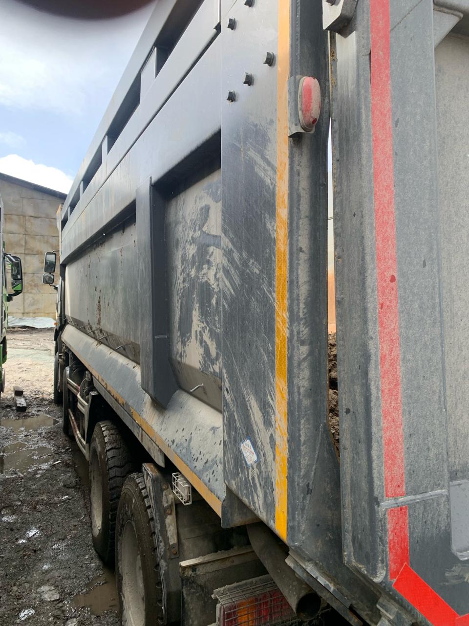 J6 8x4 Самосвал