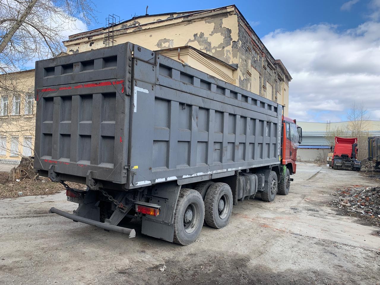 SX* 8x4 Самосвал
