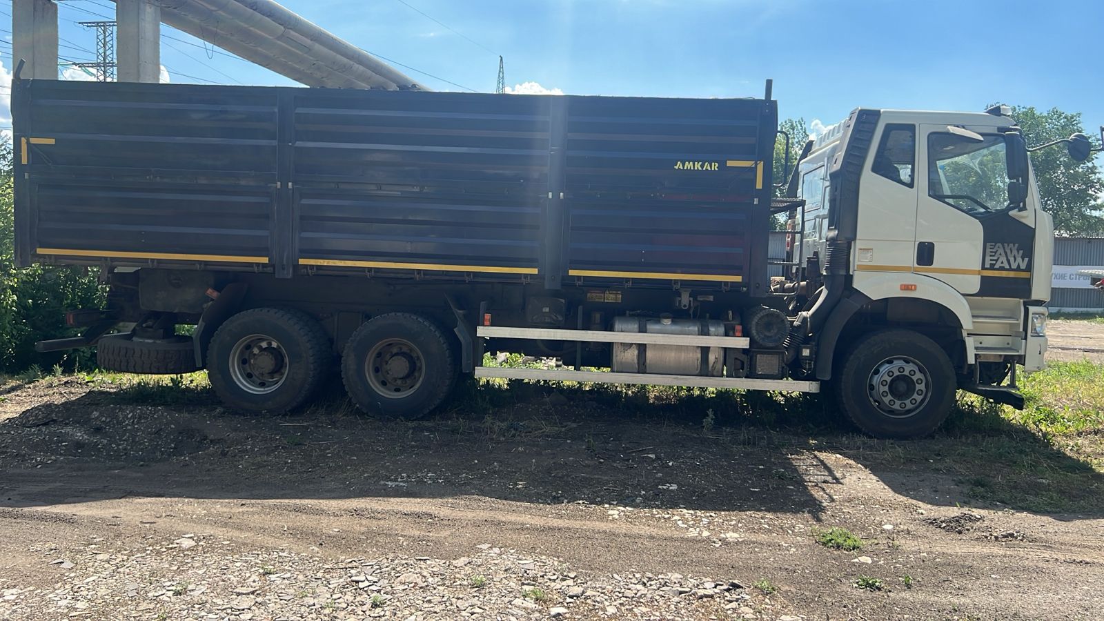 5589* на шасси FAW CA 3250 6x4 Зерновоз