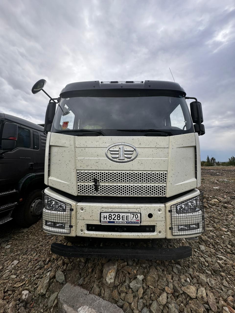 J6 8x4 Самосвал
