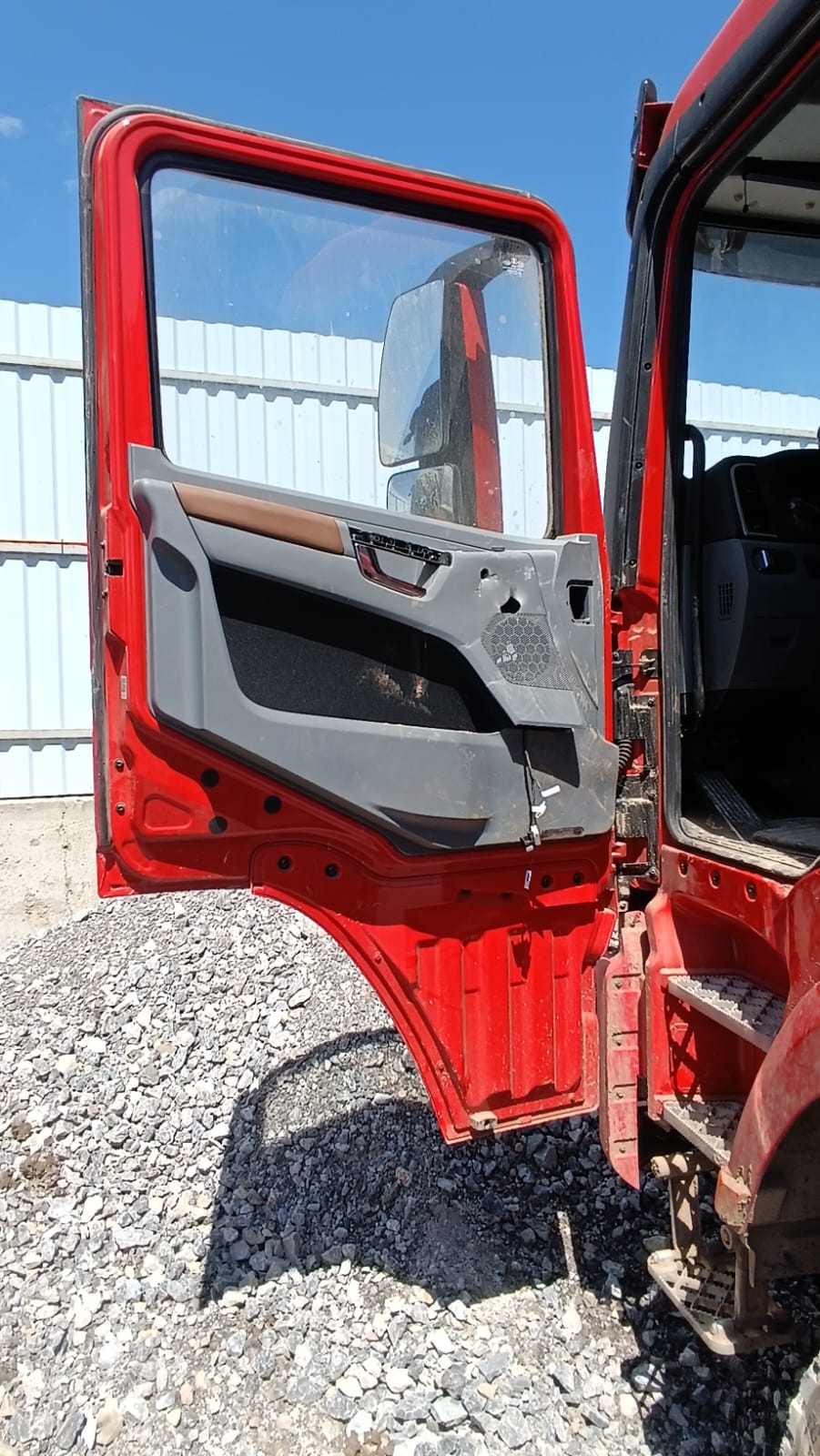 SX* 8x4 Самосвал
