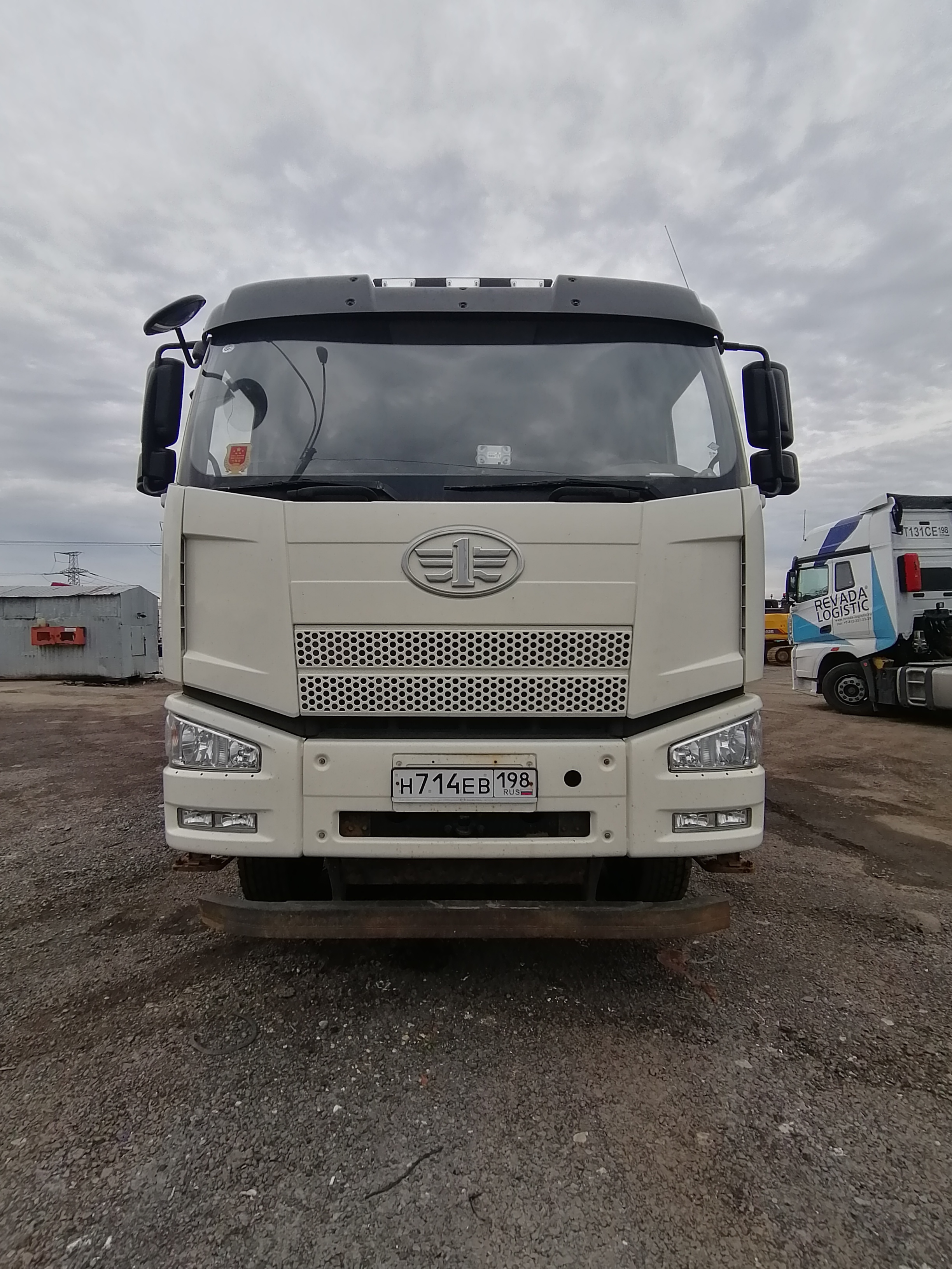 J6 8x4 Самосвал