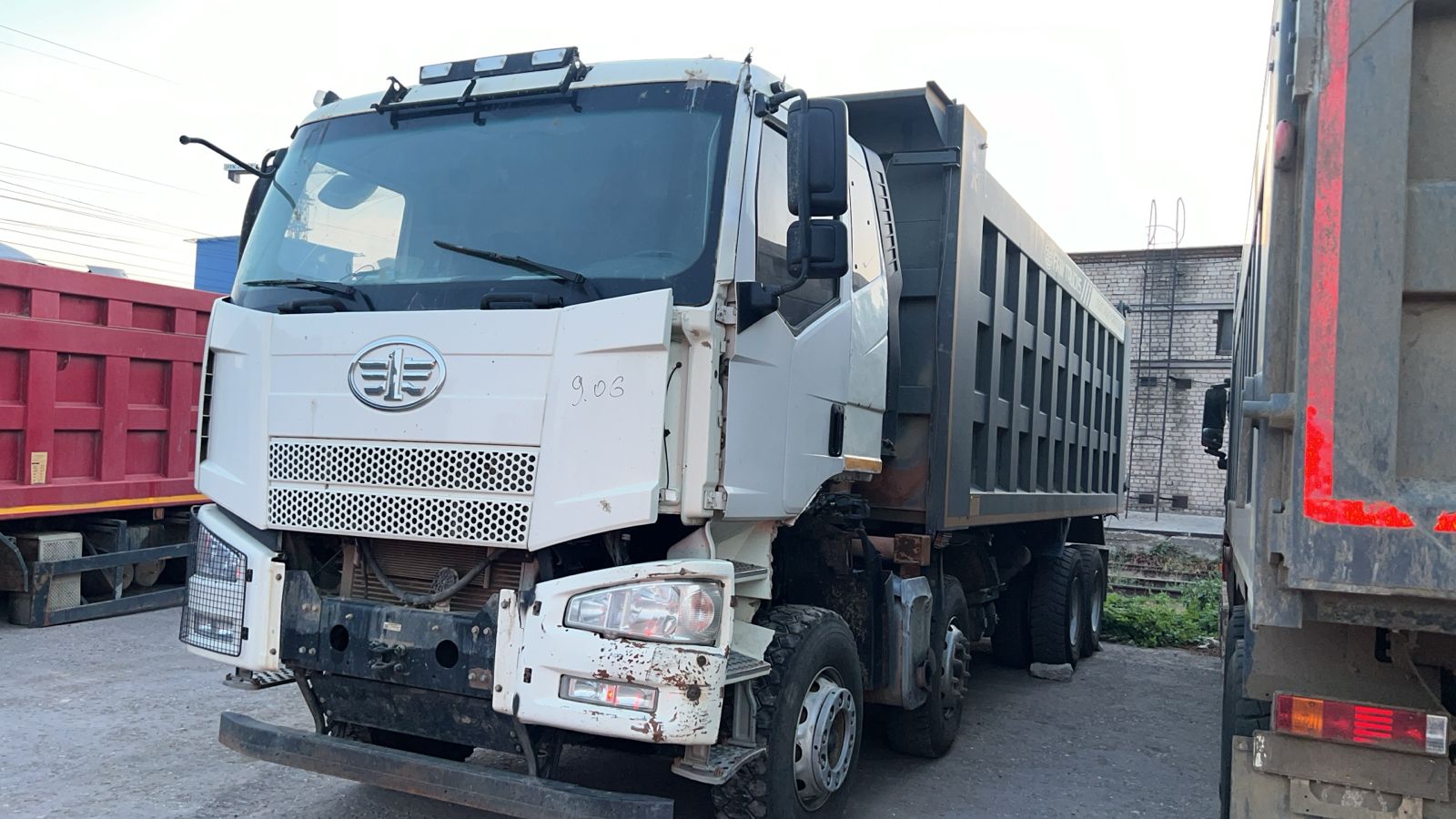 J6 8x4 Самосвал