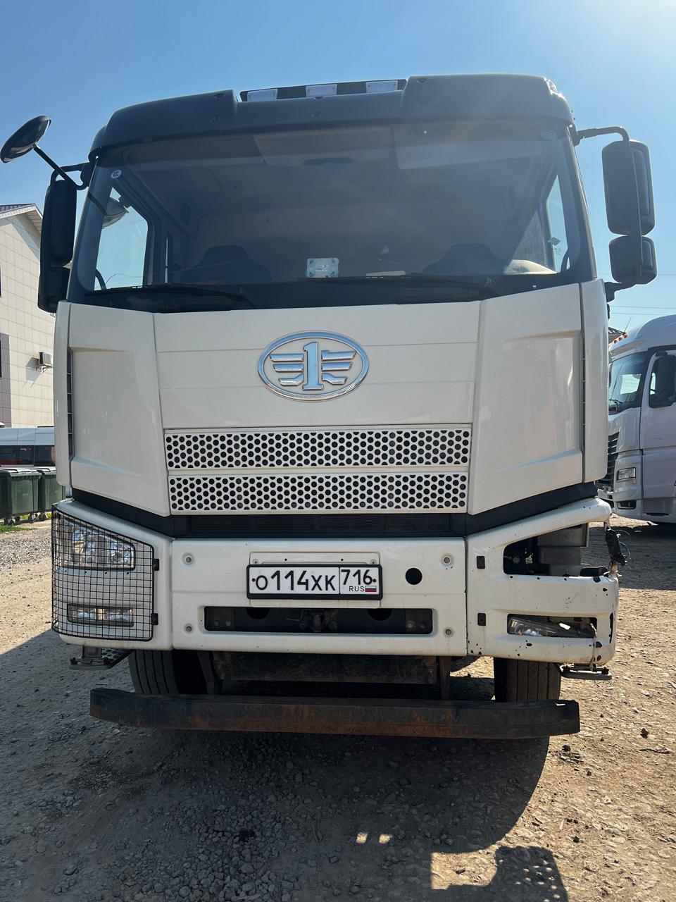 J6 8x4 Самосвал