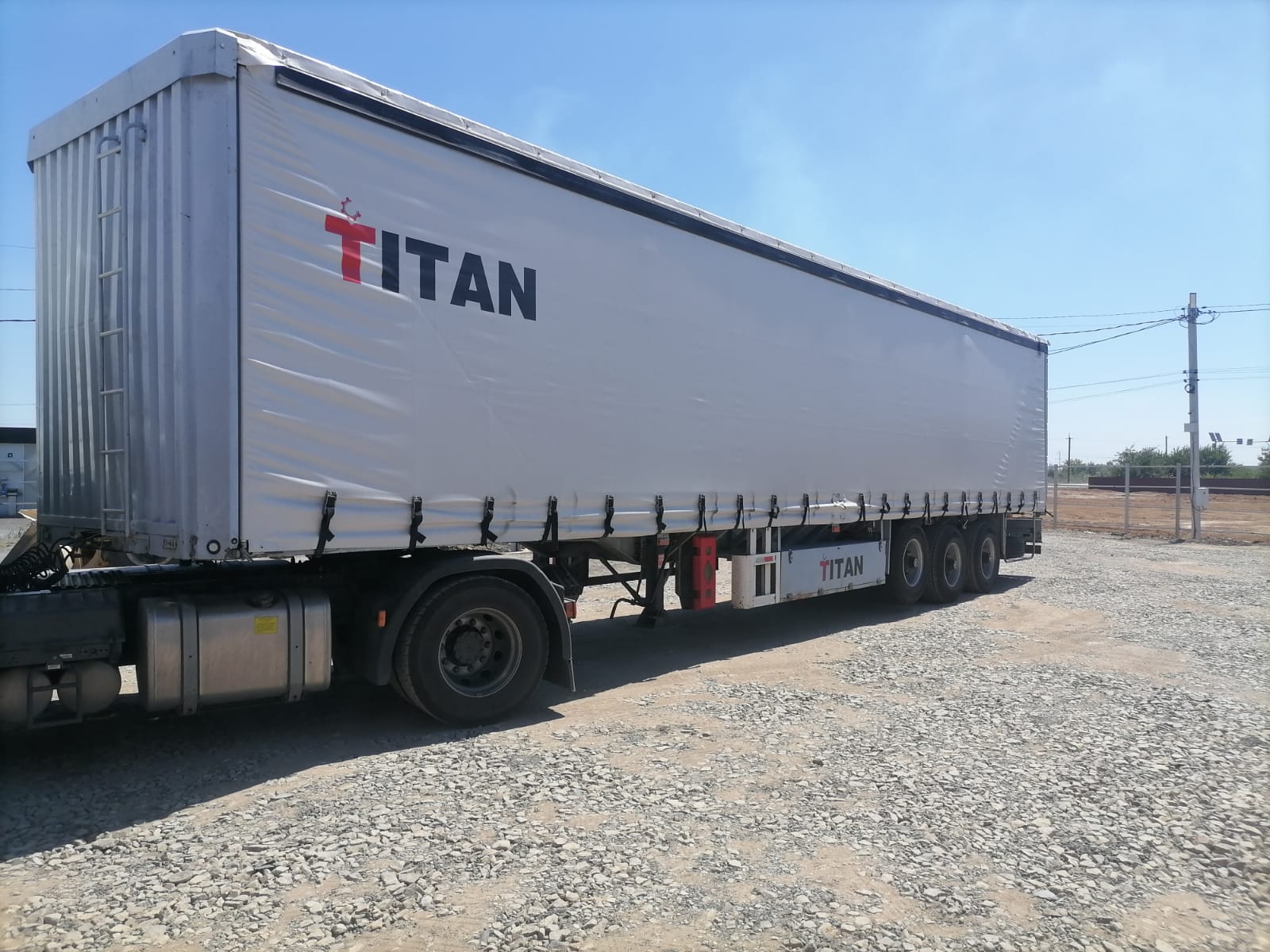 TITAN226 Полуприцеп шторный