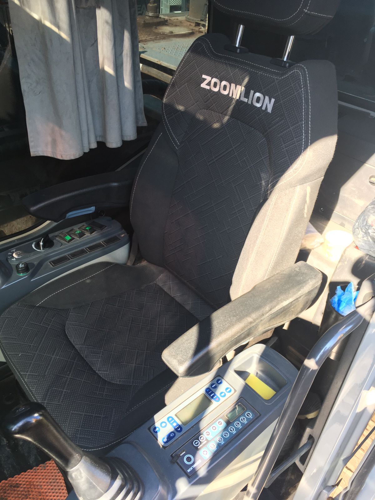 ZE245 Экскаватор