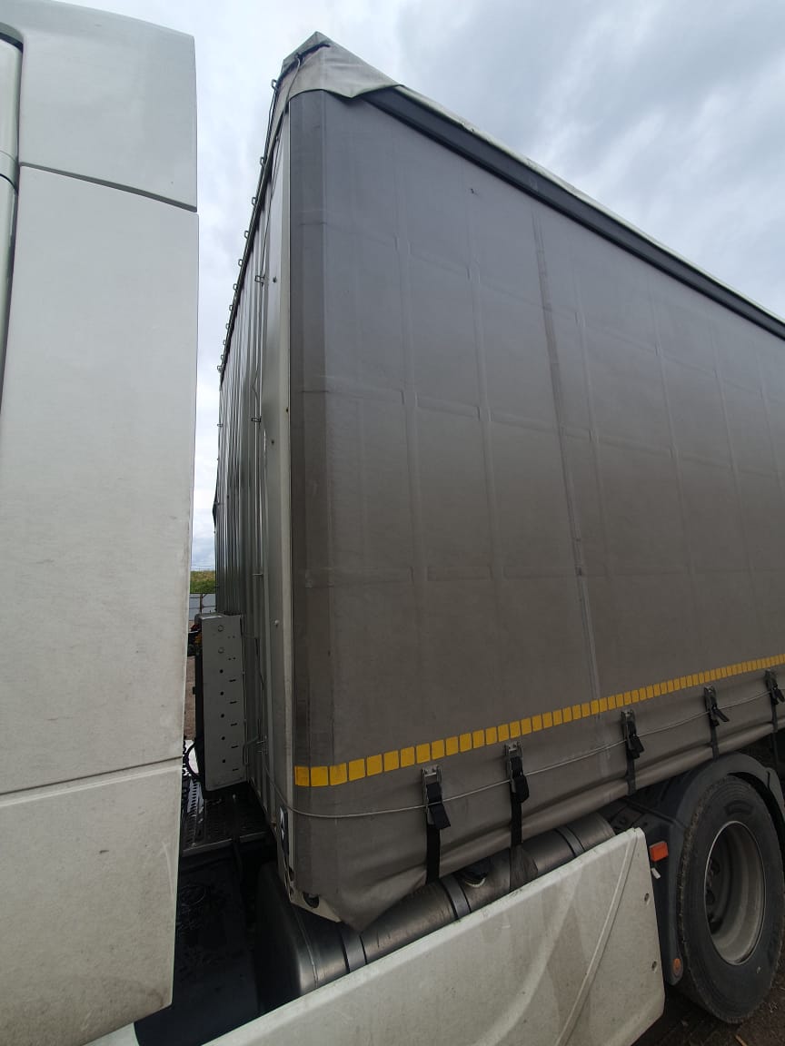 5885* Полуприцеп шторный