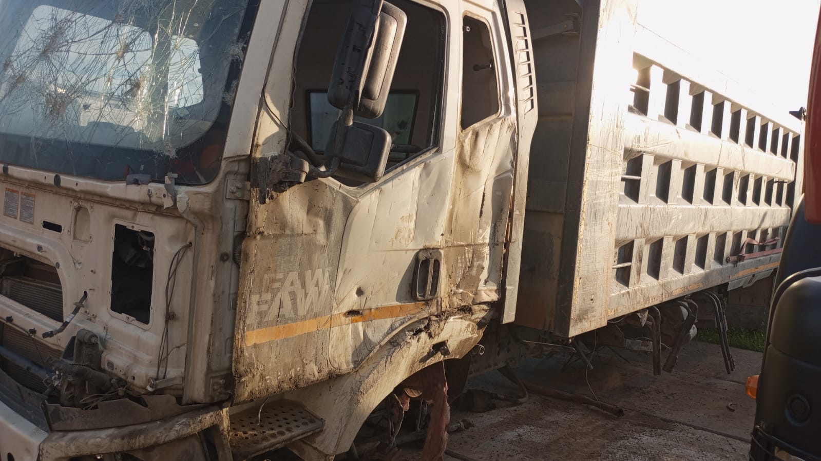 J6 8x4 Самосвал