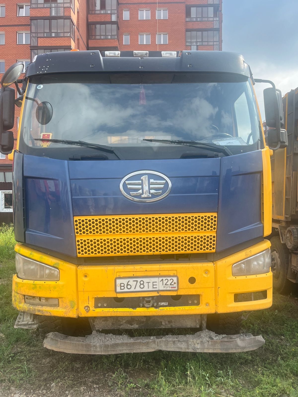 J6 8x4 Самосвал