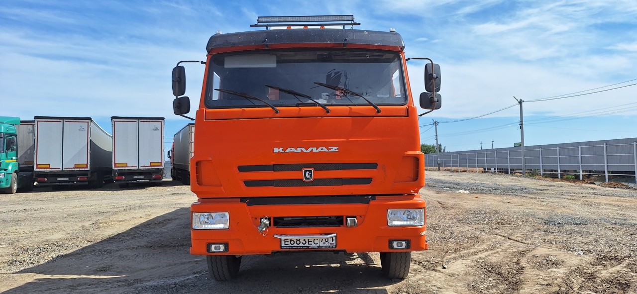 6535* на шасси КамАЗ 65115 6x4 Зерновоз