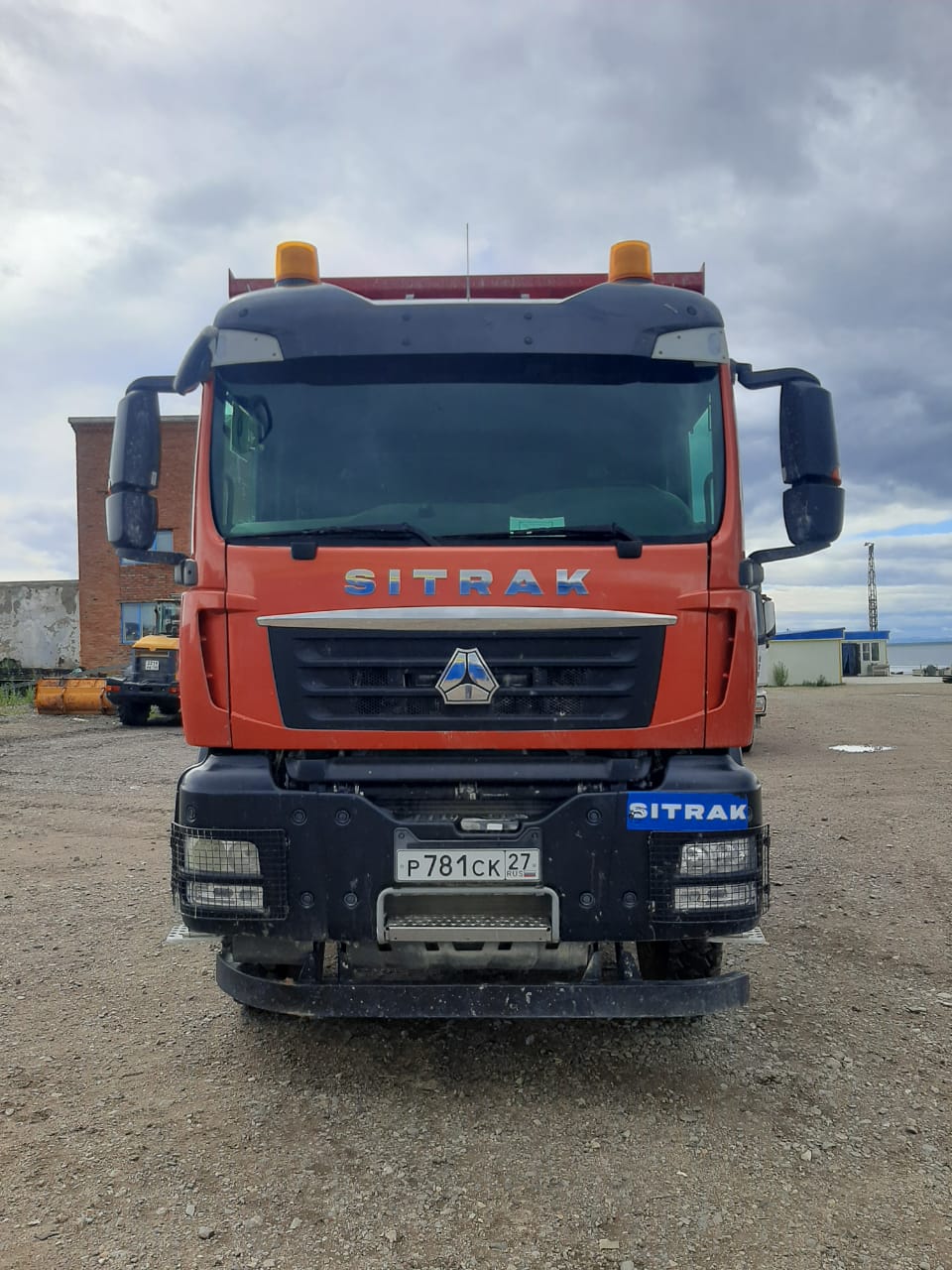 C7H 8x4 Самосвал