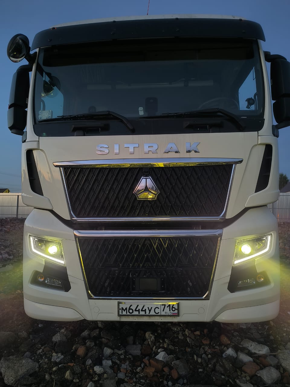 C7H MAX 4x2 Седельный тягач