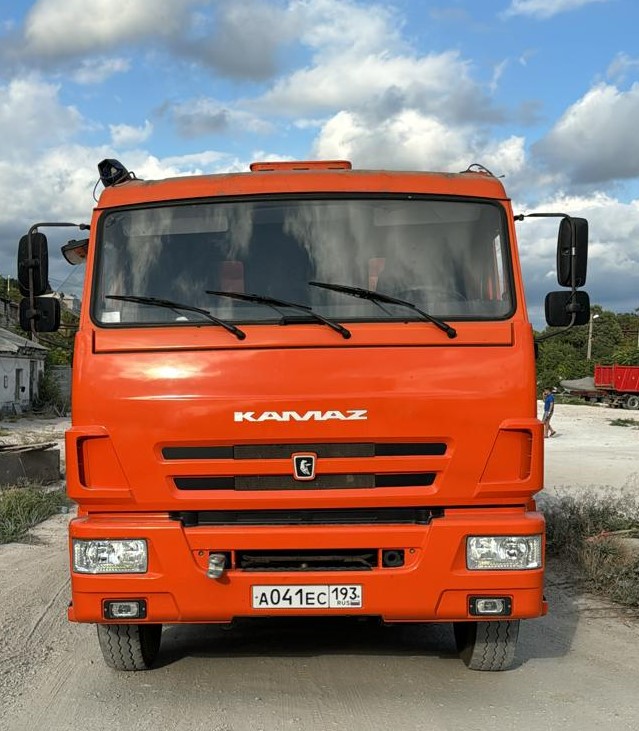 6535* на шасси КамАЗ 65115 6x4 Зерновоз