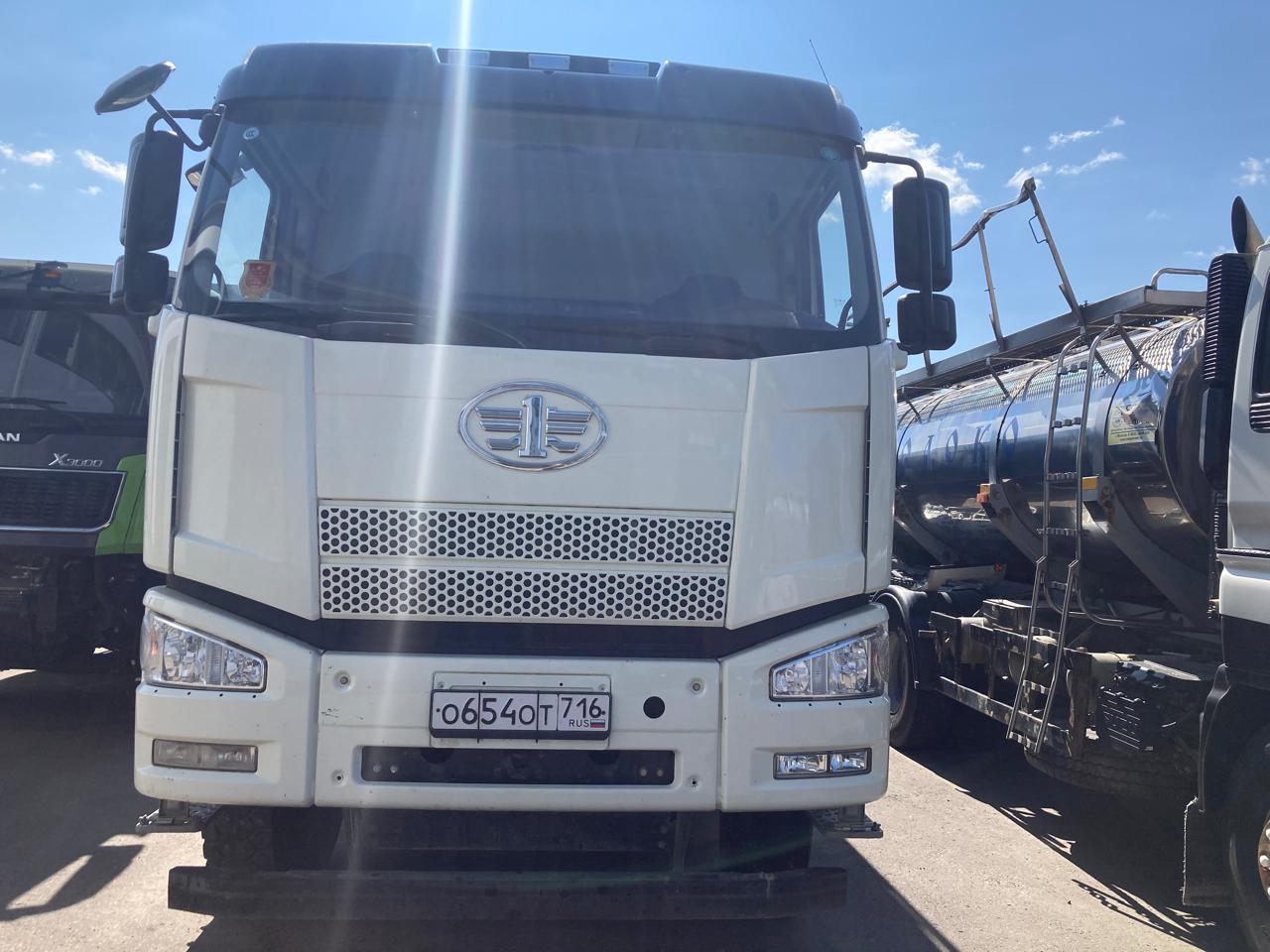 J6 8x4 Самосвал