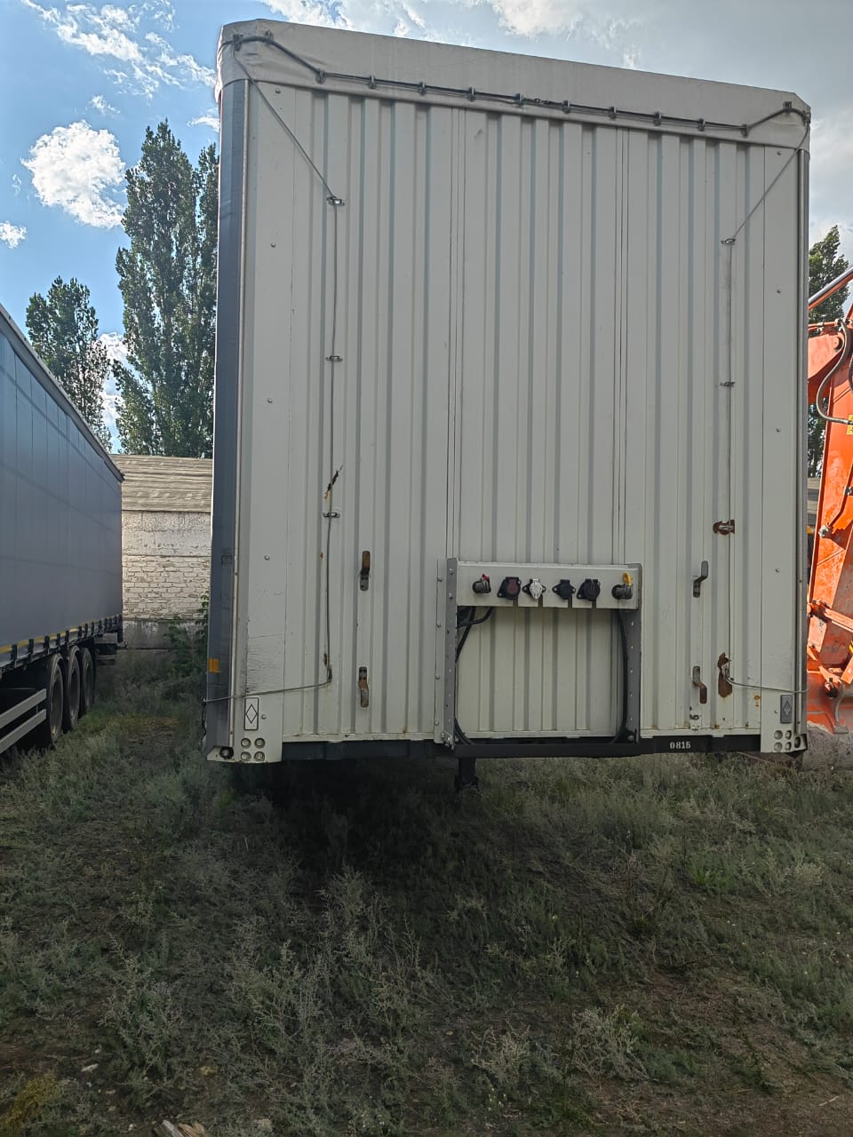 5885* Полуприцеп шторный