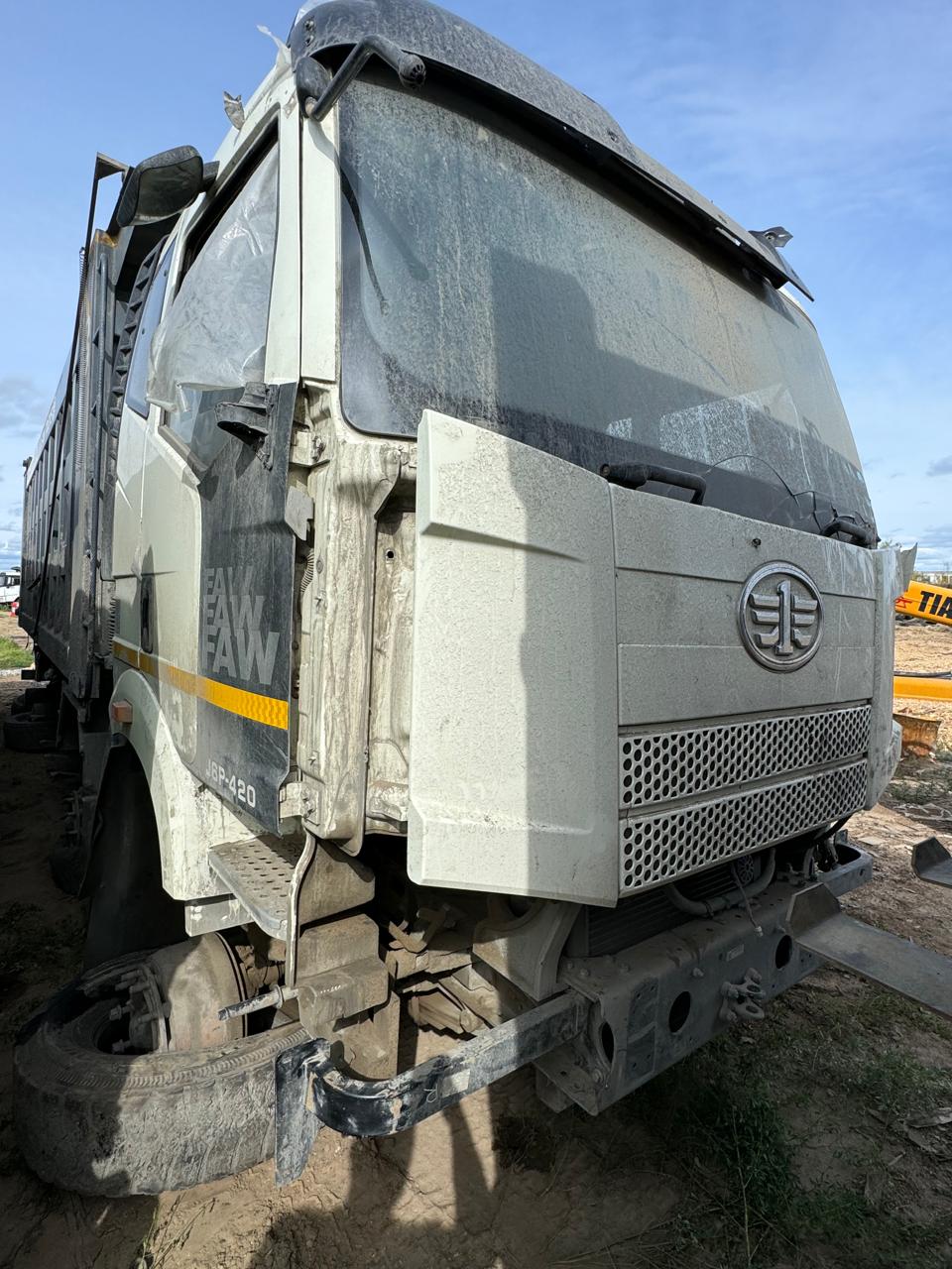 J6 8x4 Самосвал