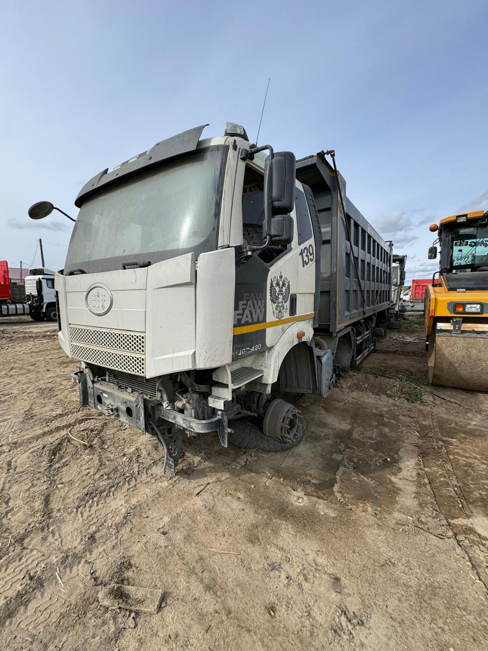 J6 8x4 Самосвал