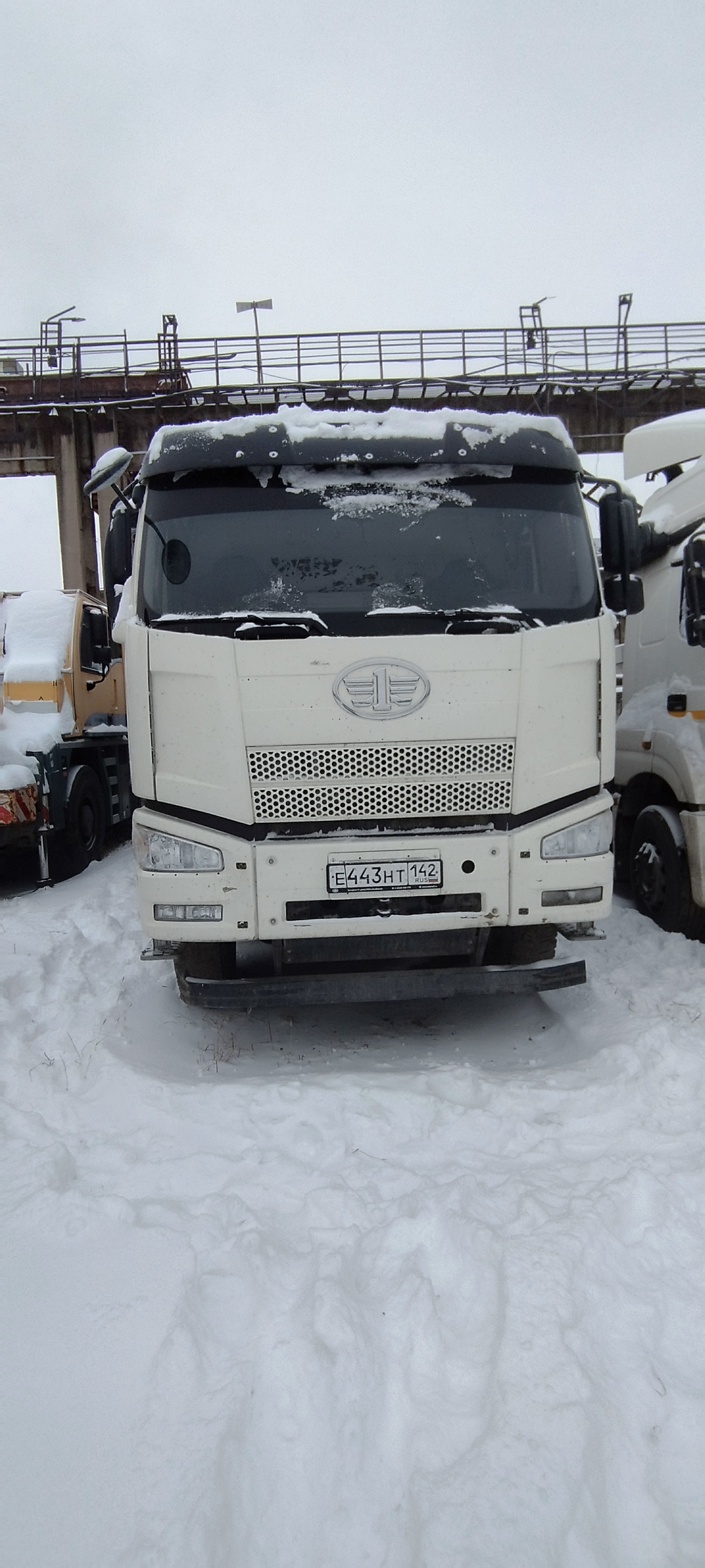 J6 8x4 Самосвал