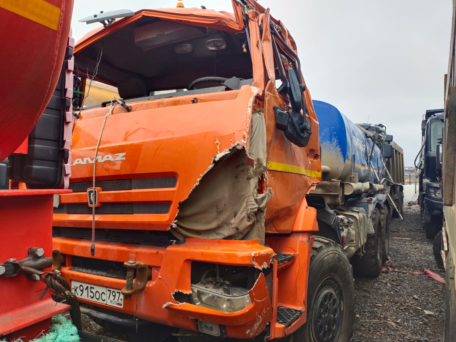 4671* на шасси КамАЗ 43118 6x6 Автоцистерна пищевая