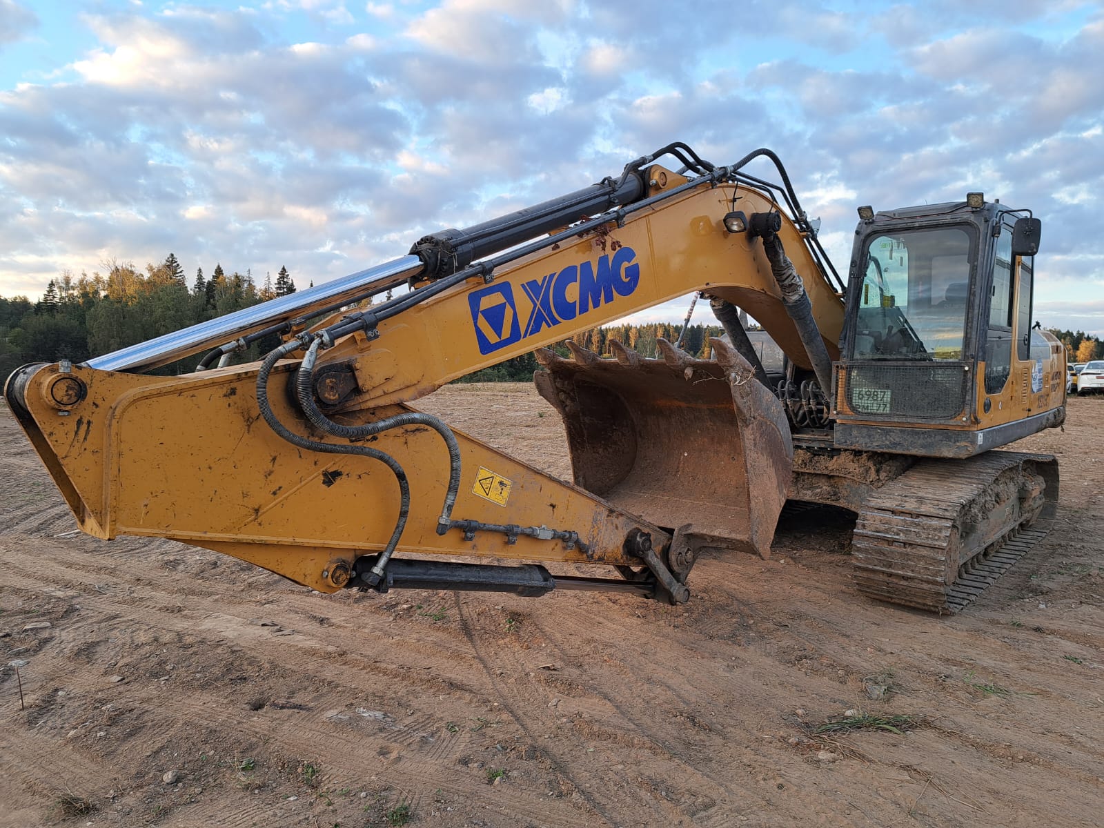 XE215 Экскаватор