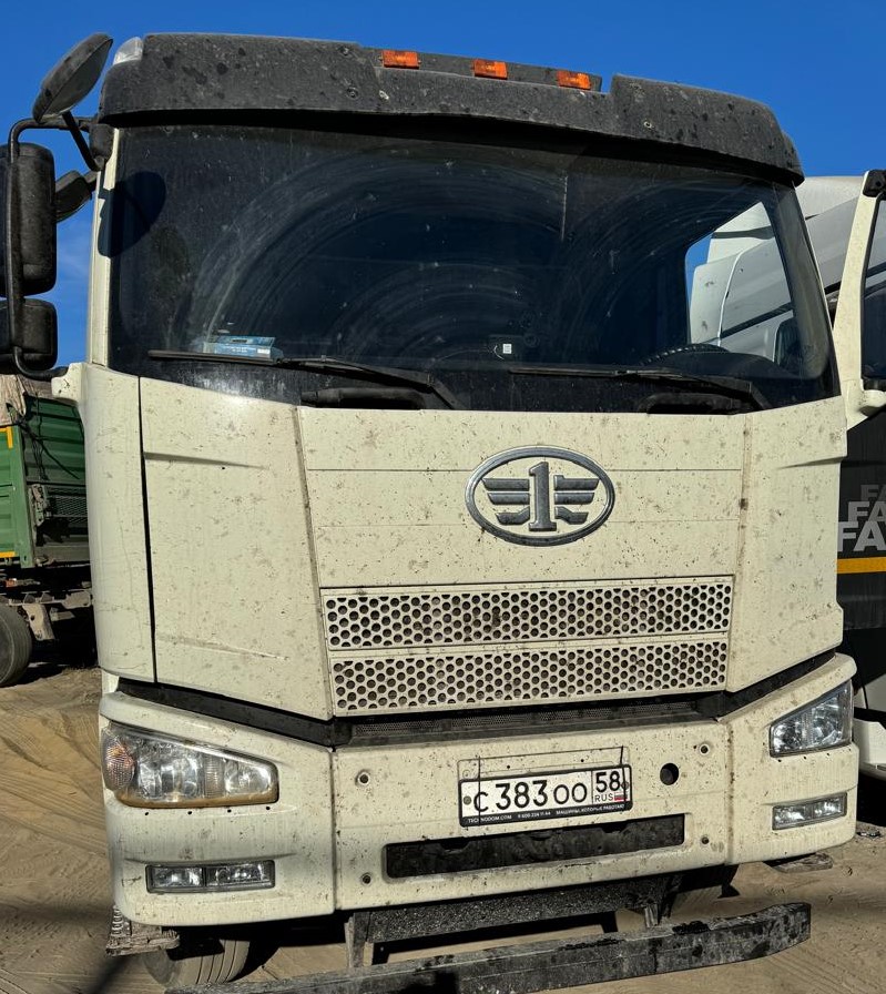 5589* на шасси FAW CA 3250 6x4 Зерновоз