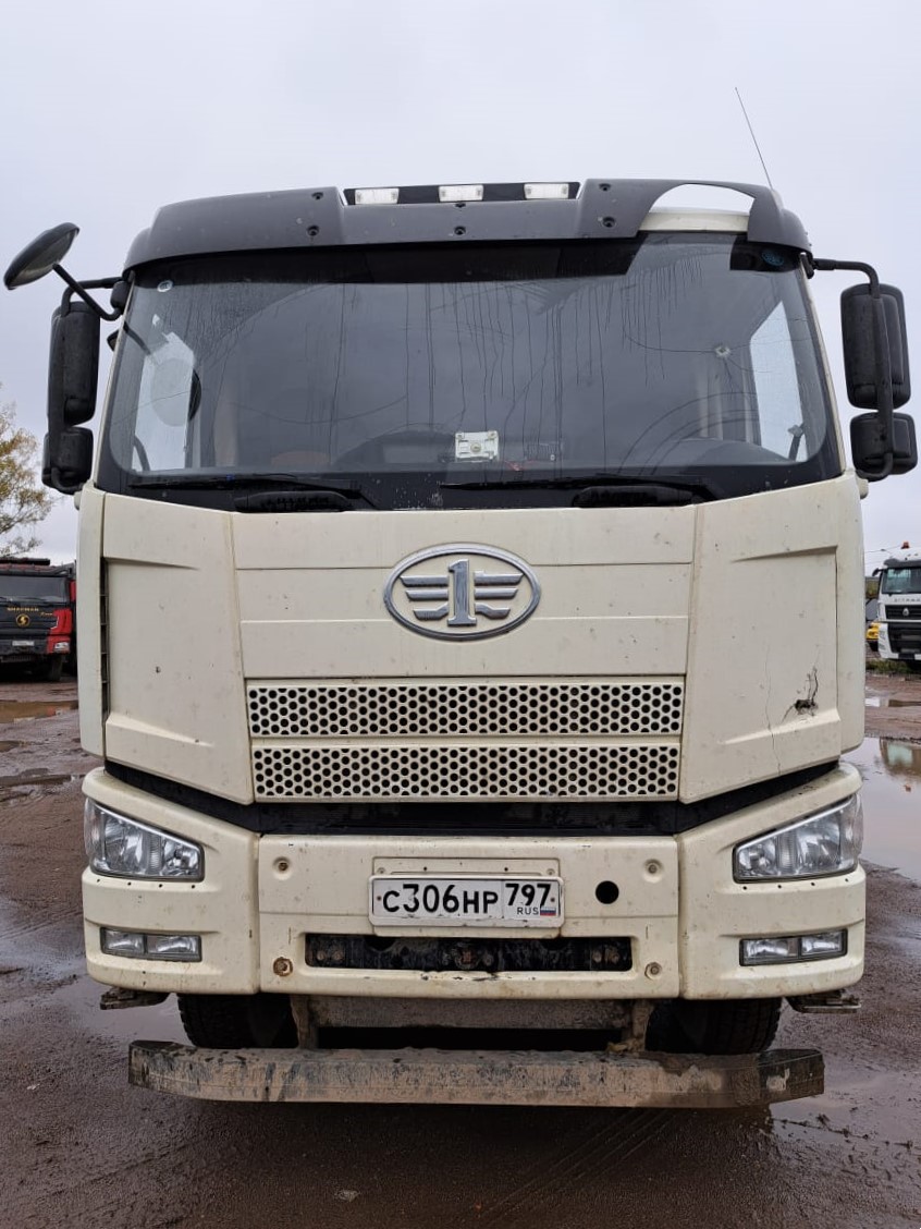 6589* на шасси FAW CA 3310 8x4 Самосвал