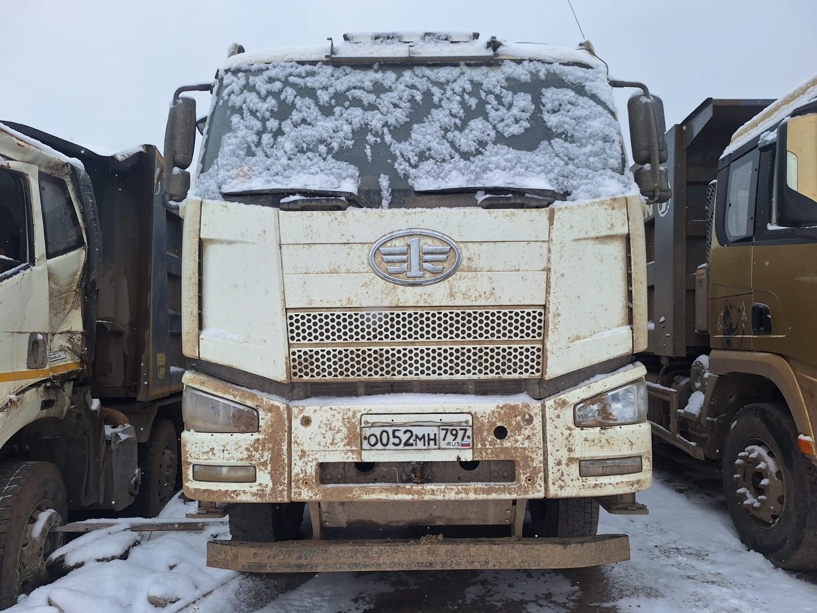 6589* на шасси FAW CA 3310 8x4 Самосвал