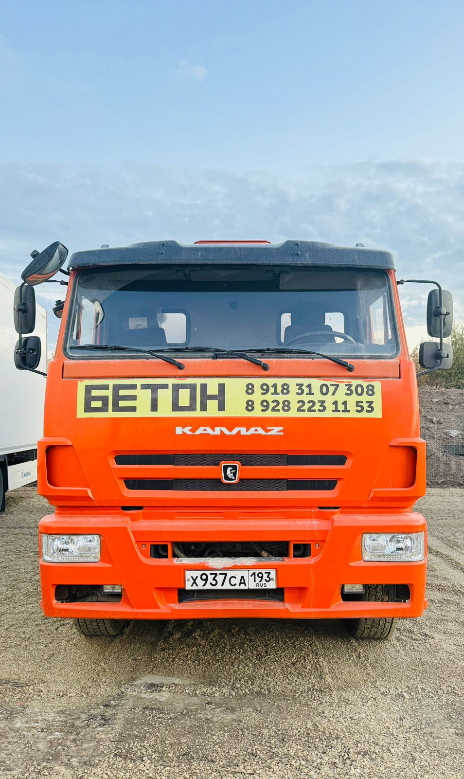 5814* на шасси КамАЗ 6520 6x4 Автобетоносмеситель