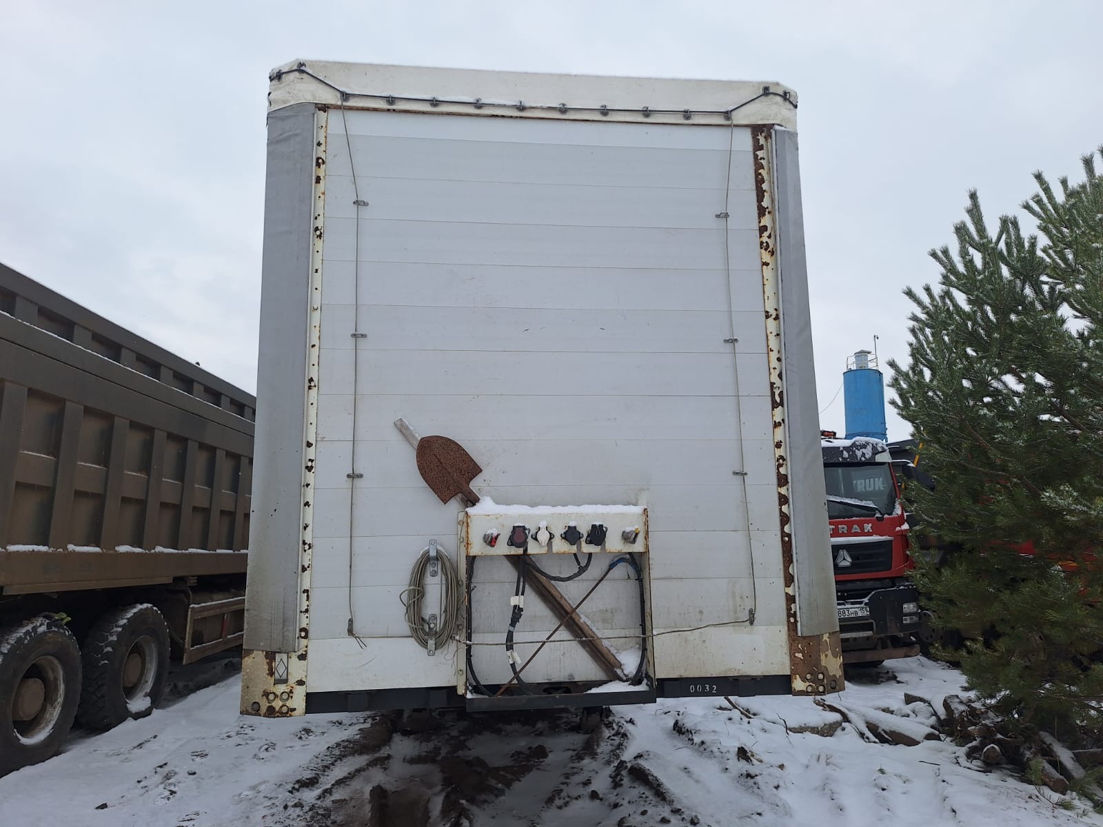 5885* Полуприцеп шторный