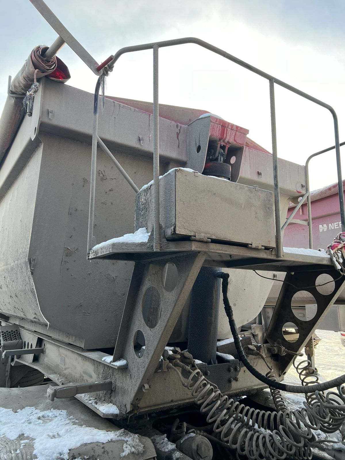 9509-30 Полуприцеп самосвальный