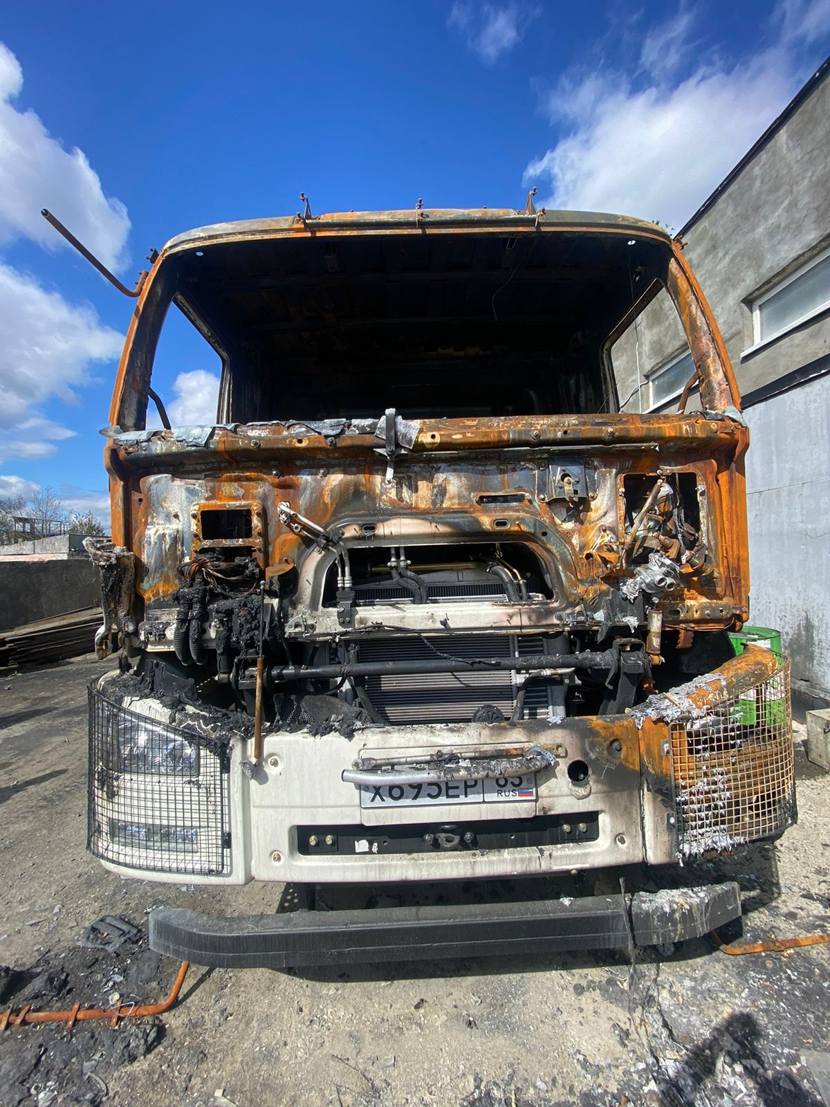 J6 8x4 Самосвал