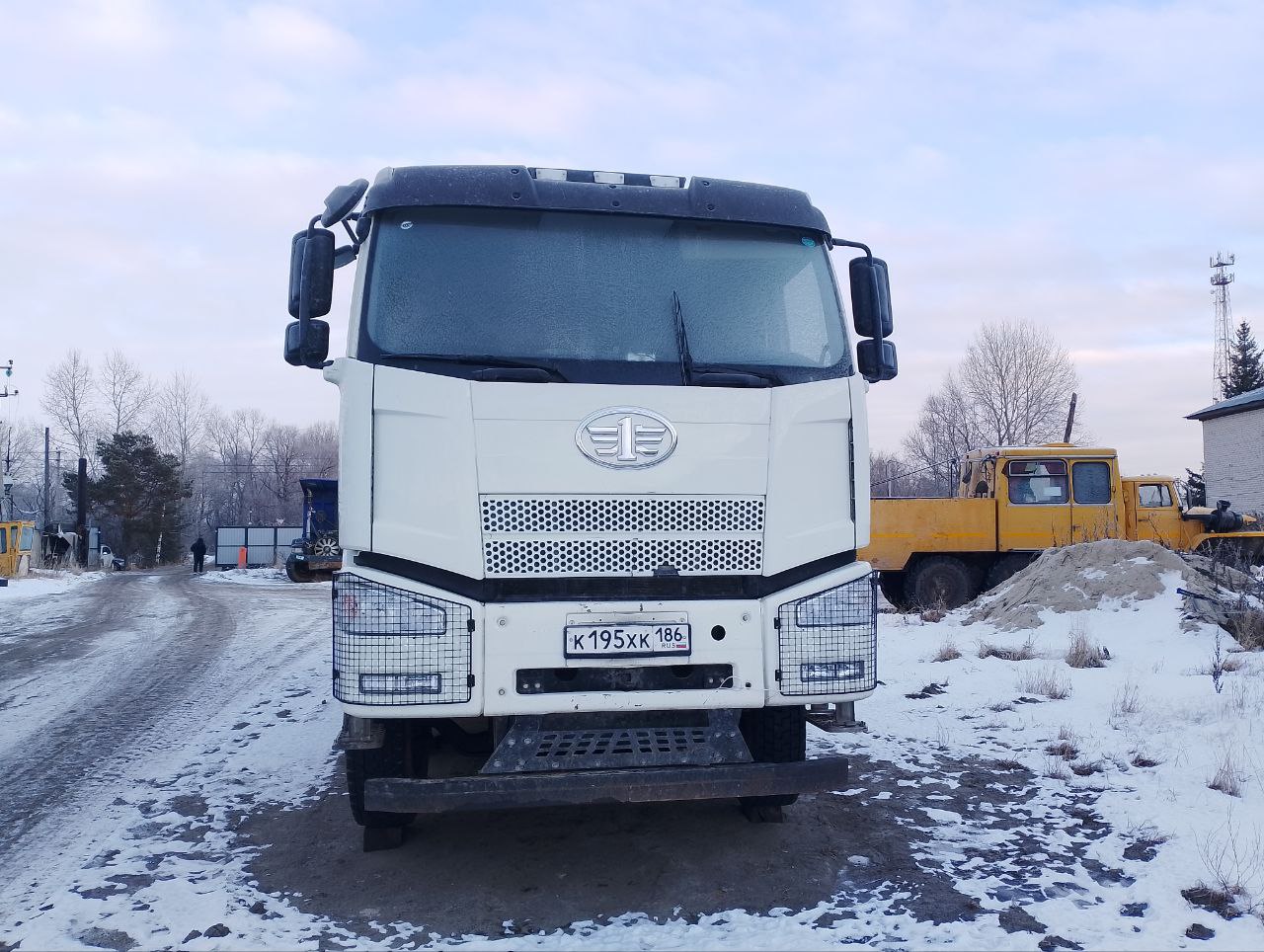 J6 8x4 Самосвал