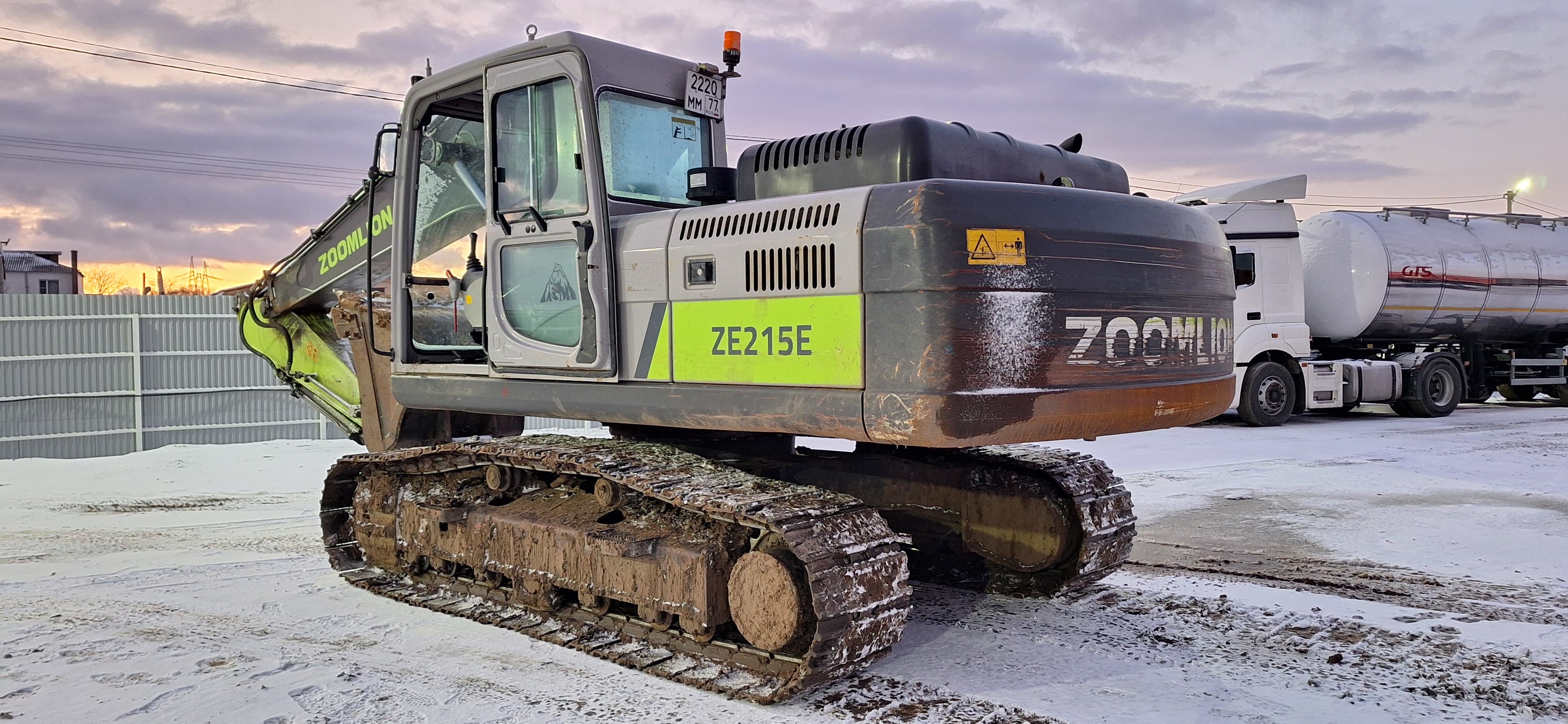 ZE215 Экскаватор