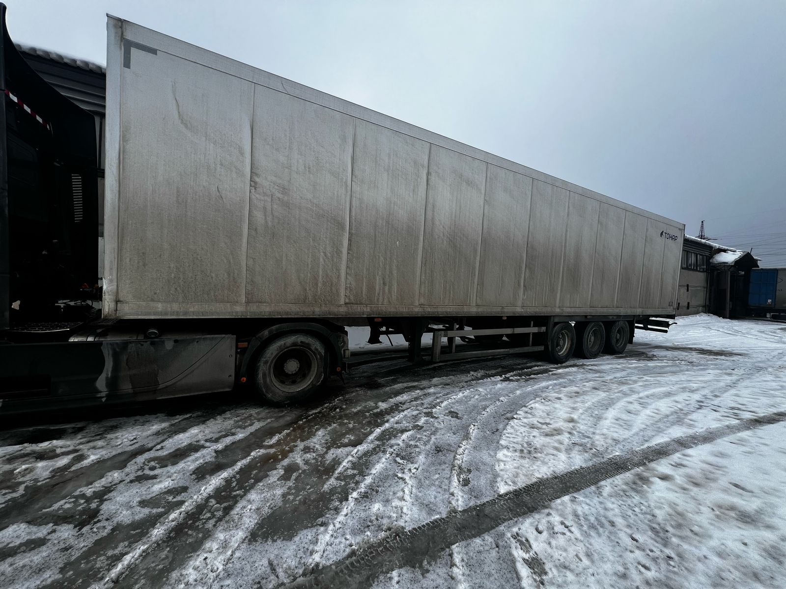 9786* Полуприцеп изотермический/рефрижератор