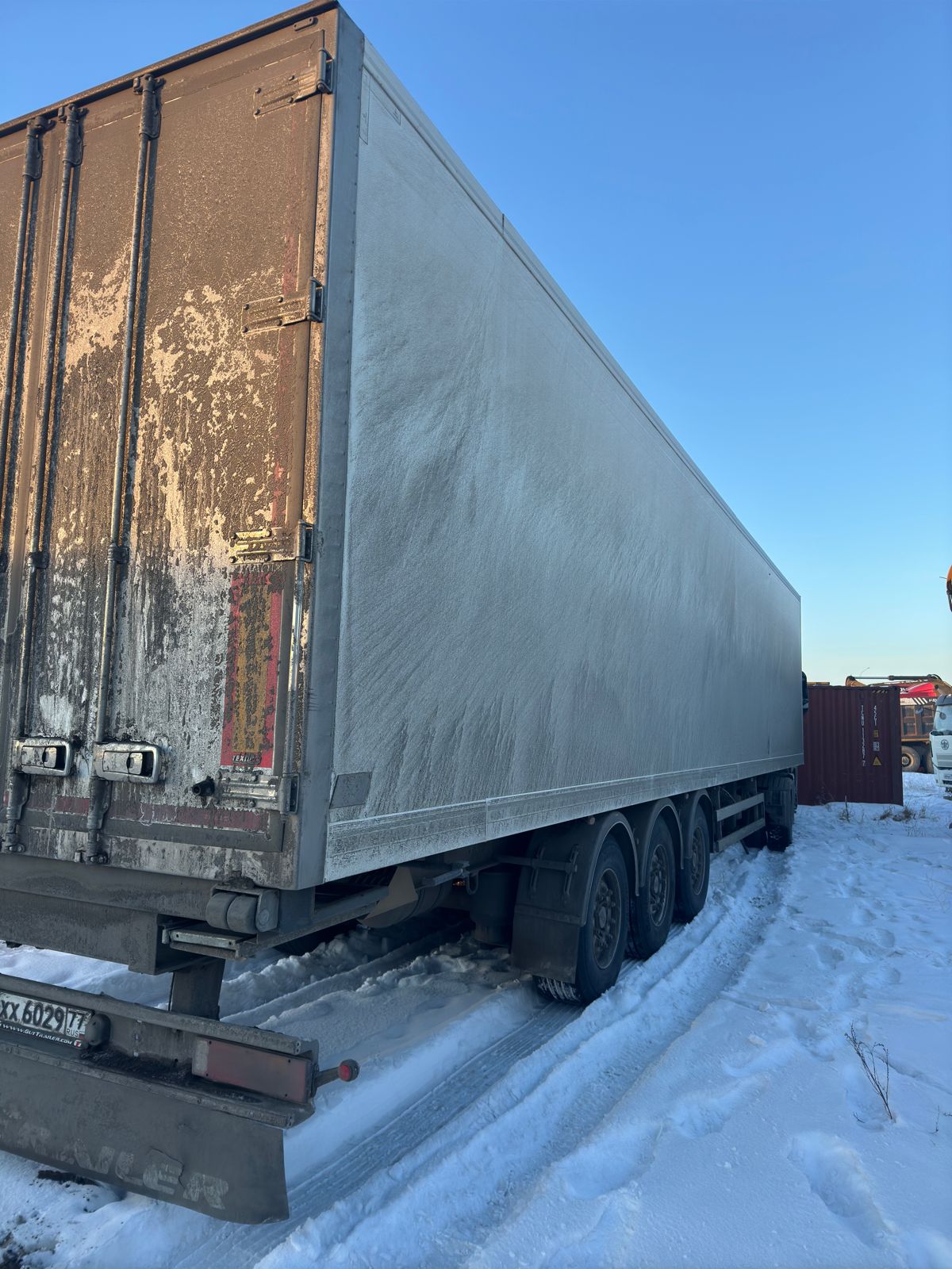 8715* Полуприцеп изотермический/рефрижератор