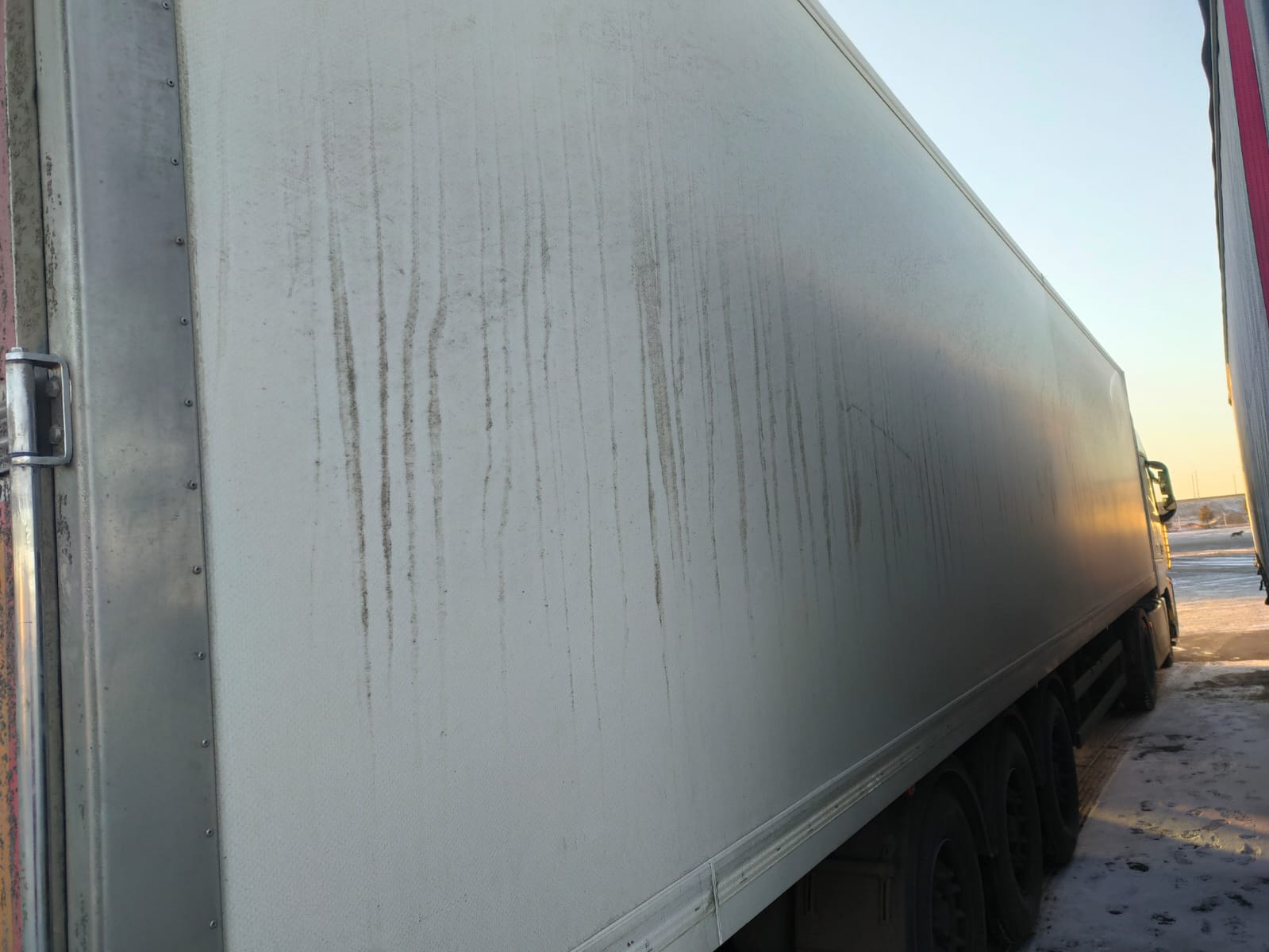 8715* Полуприцеп изотермический/рефрижератор