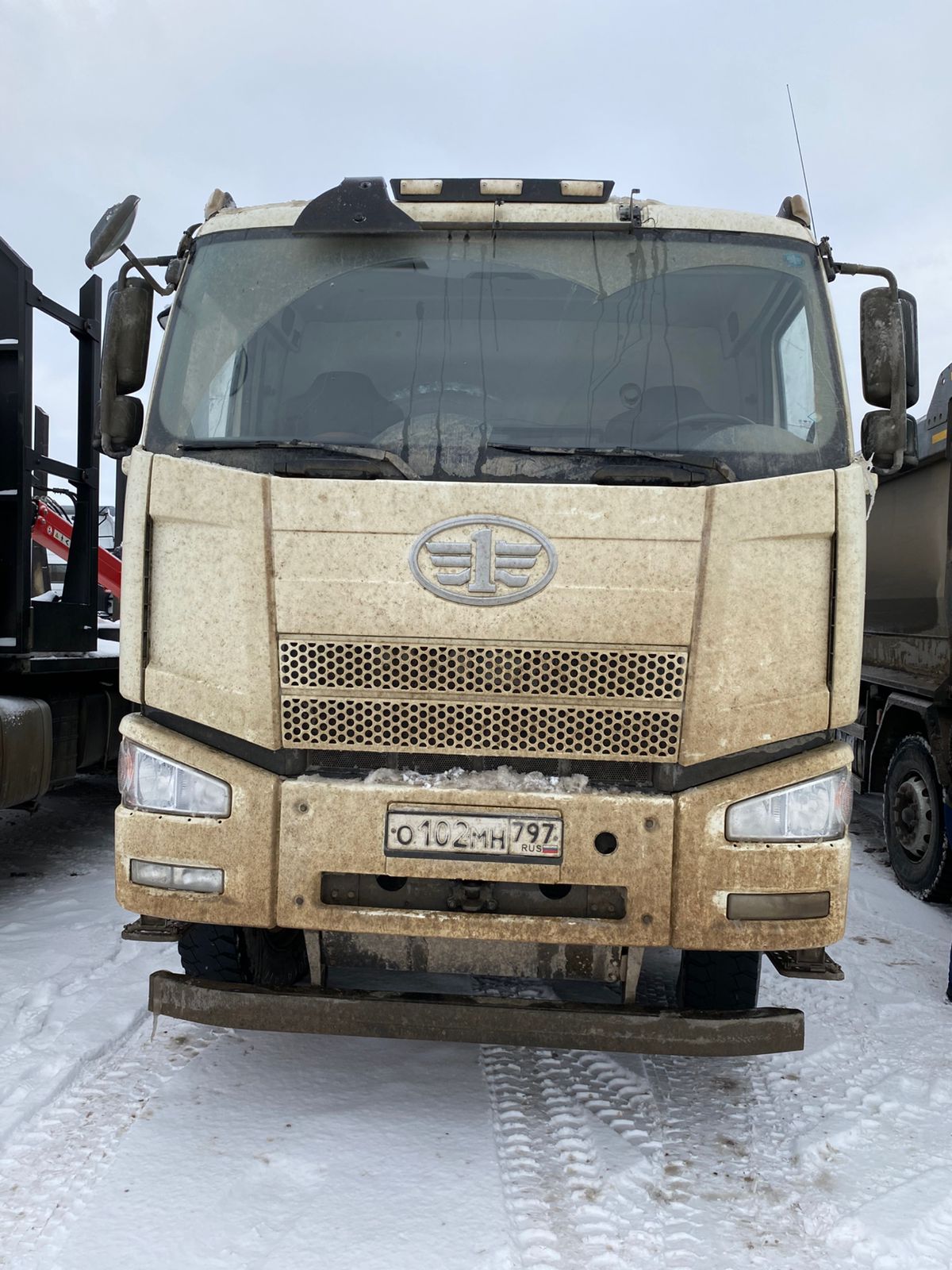 6589* на шасси FAW CA 3310 8x4 Самосвал