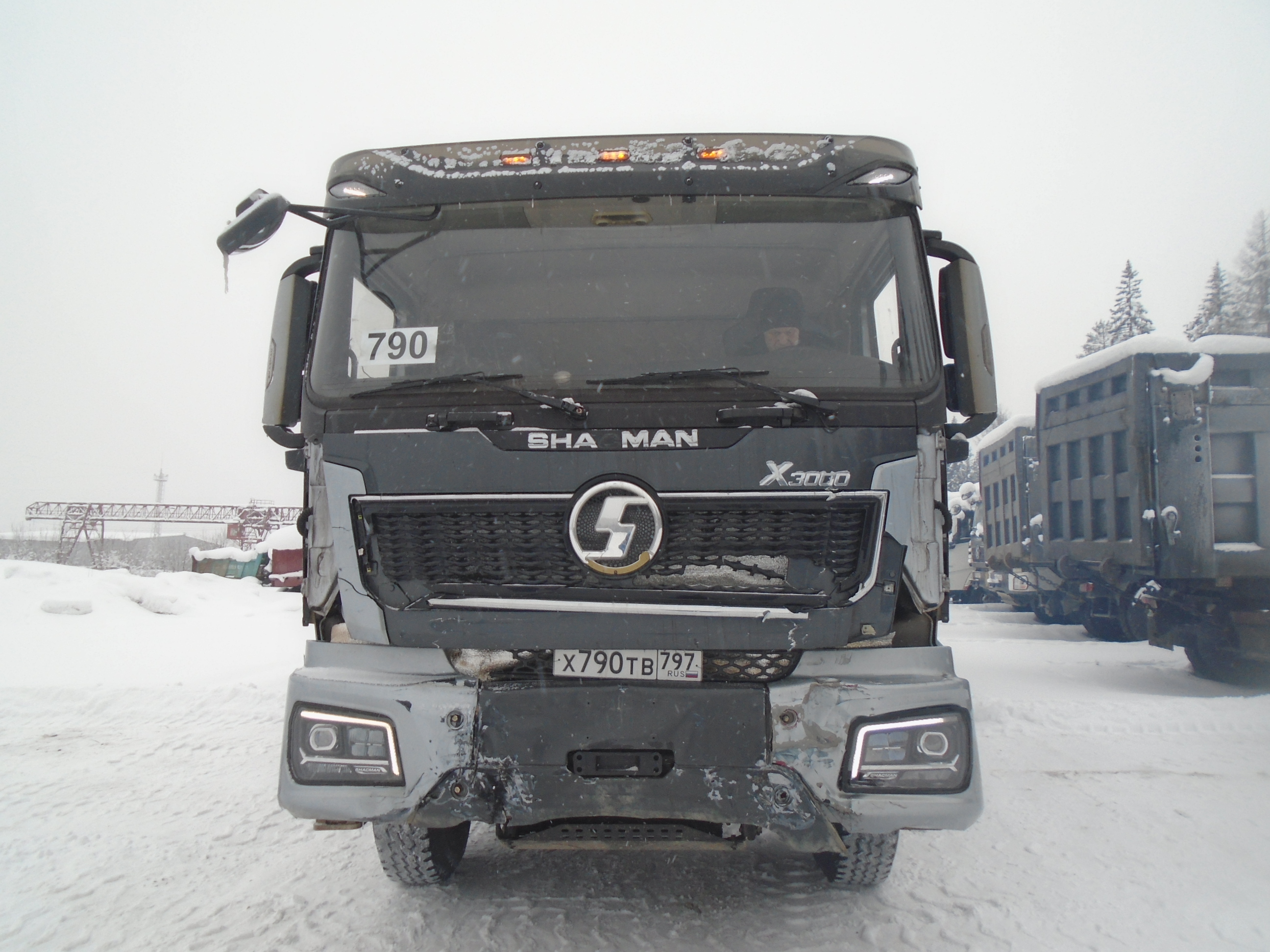SX* 8x4 Самосвал