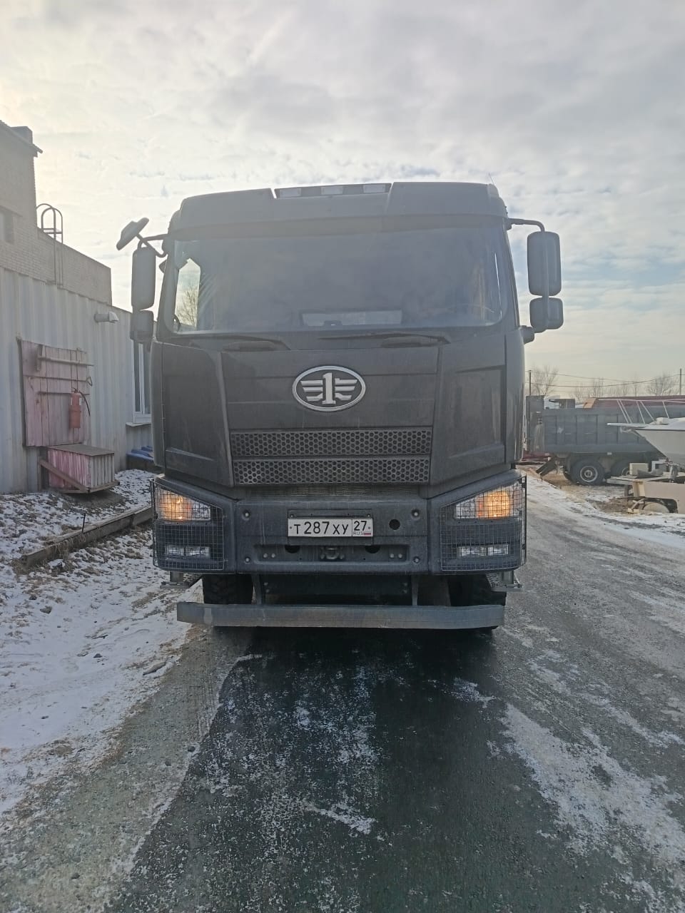 J6 8x4 Самосвал