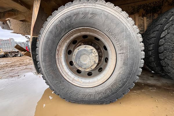 J6* 6x4 Самосвал