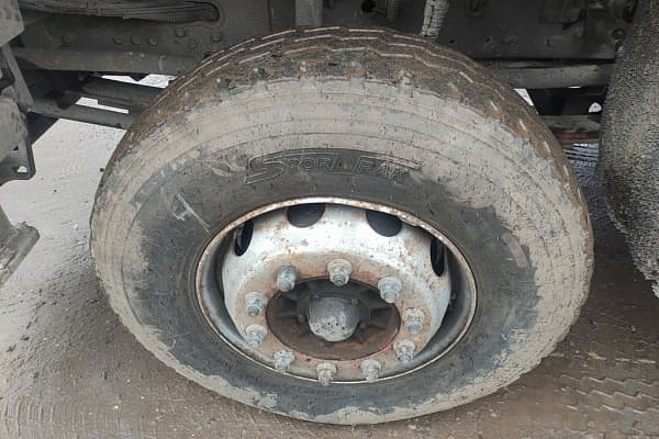 J6 8x4 Самосвал