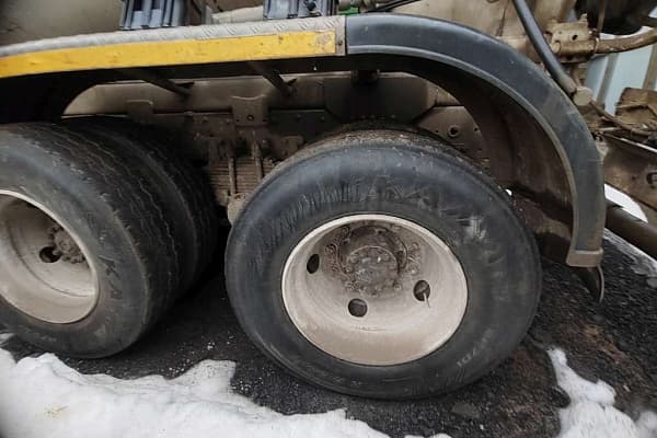 5814* на шасси КамАЗ 6540 8x4 Автобетоносмеситель